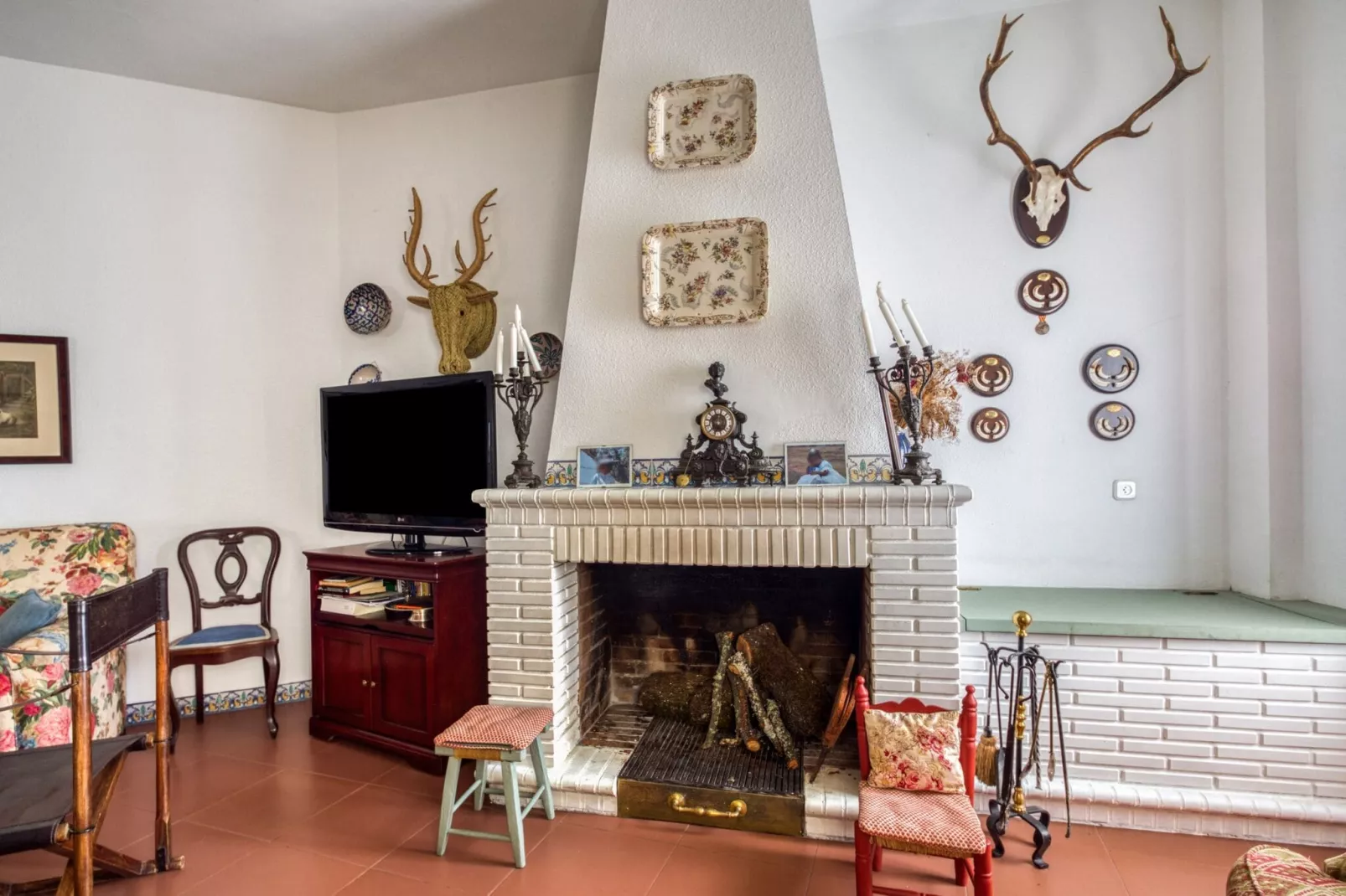 Beautiful house in a unique town-Living room