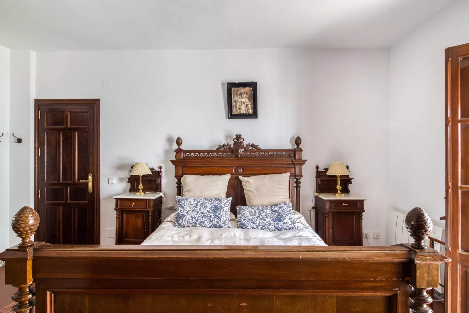 Beautiful house in a unique town-Bedroom