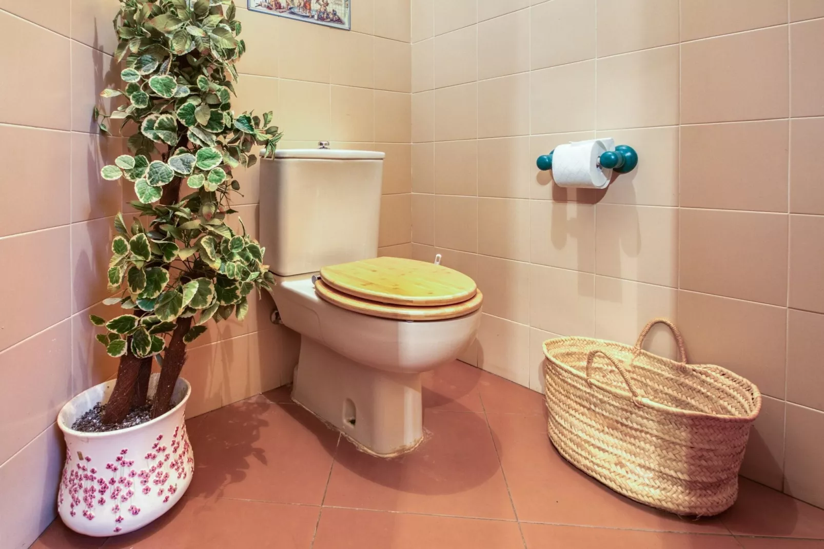 Beautiful house in a unique town-Bathroom