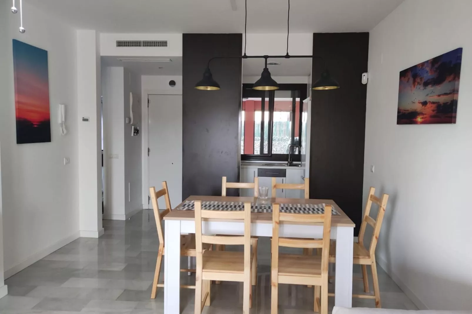 Charming corner Sea and Sun-Dining room