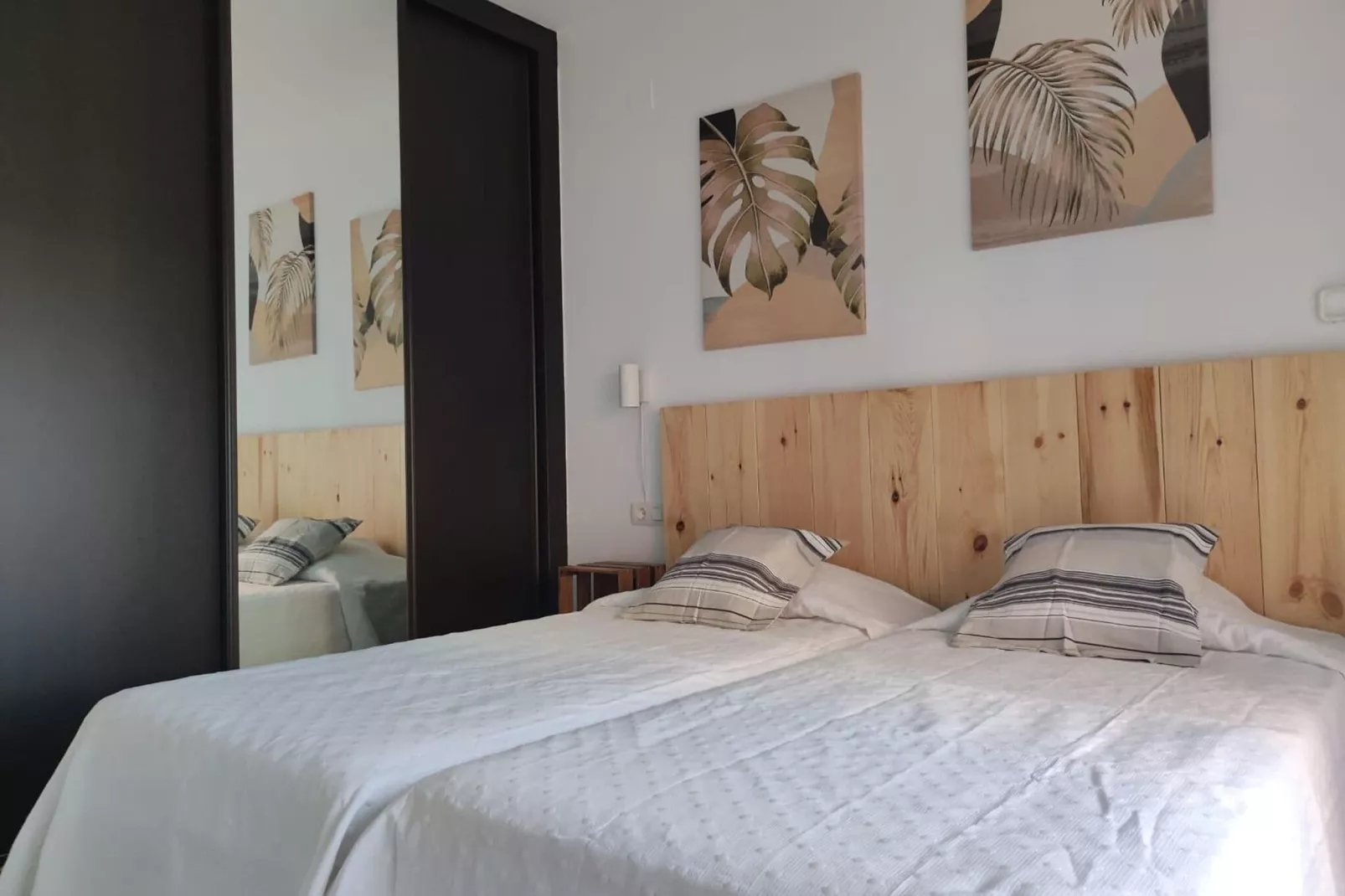 Charming corner Sea and Sun-Bedroom