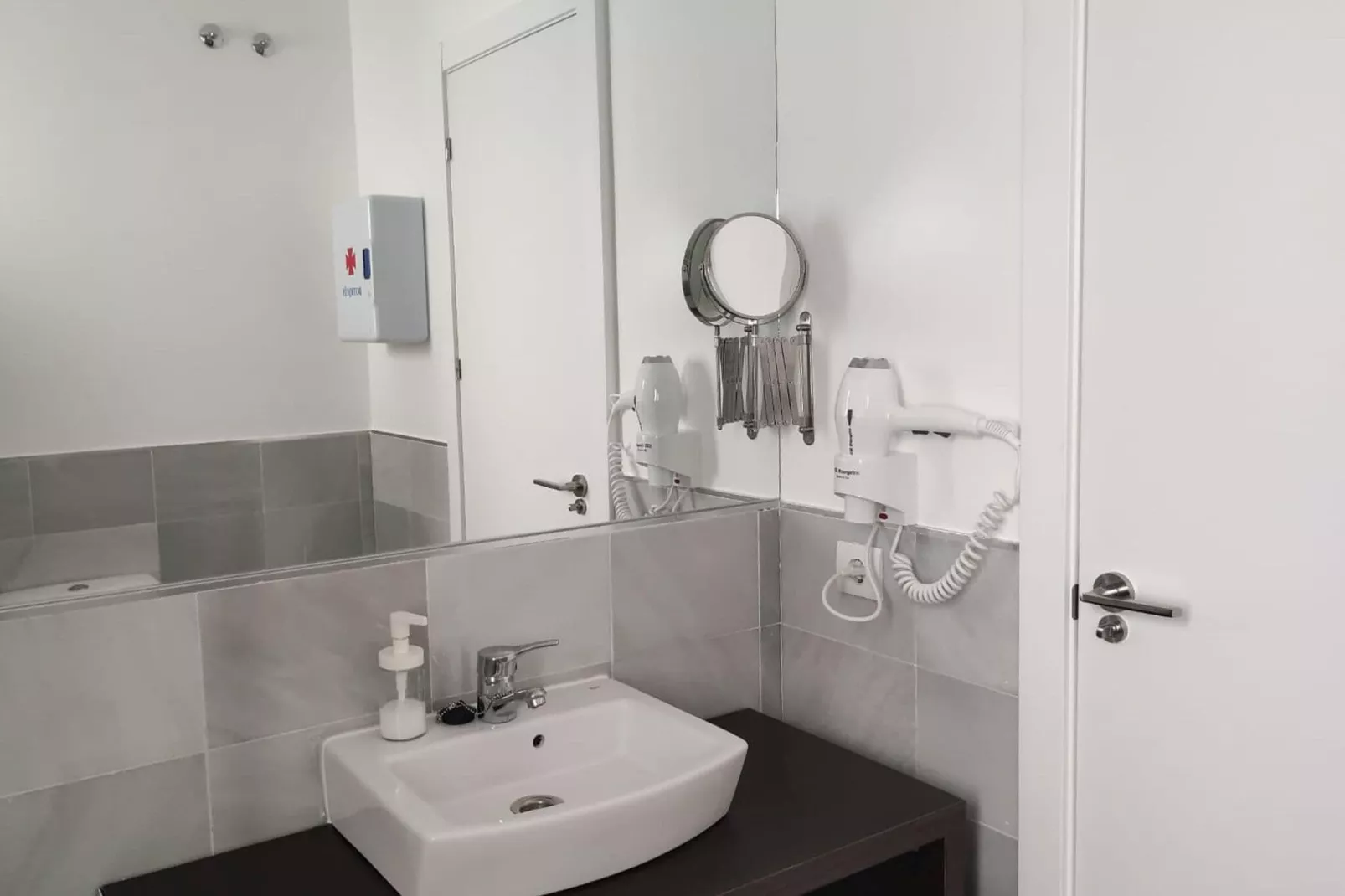 Charming corner Sea and Sun-Bathroom