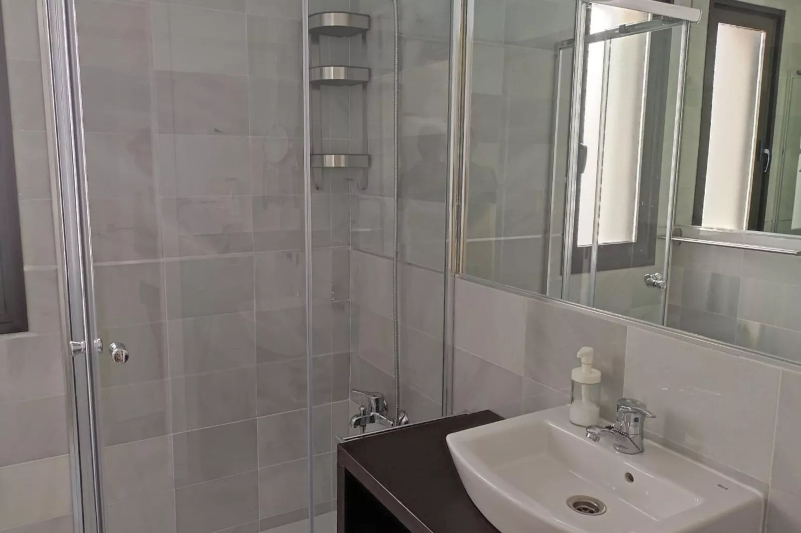 Charming corner Sea and Sun-Bathroom