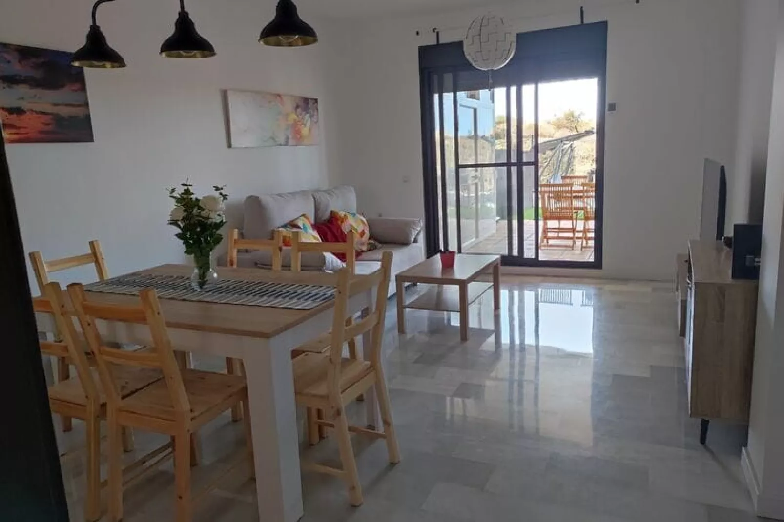 Charming corner Sea and Sun-Dining room