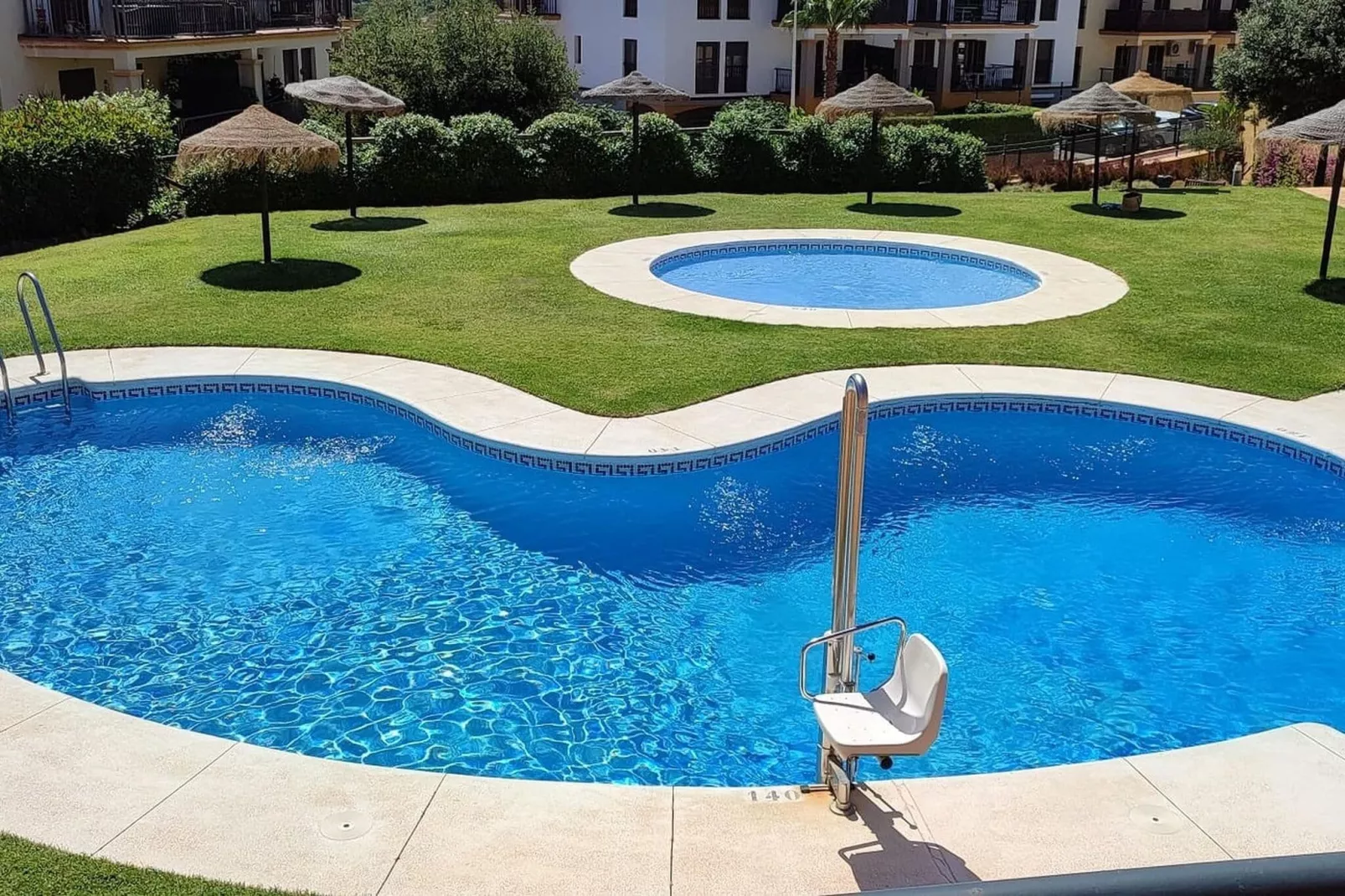 Blue Beach Charm-Pool