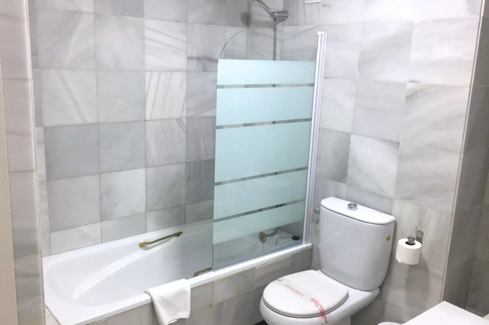 Apto 2dormitorios 6pax-Bathroom
