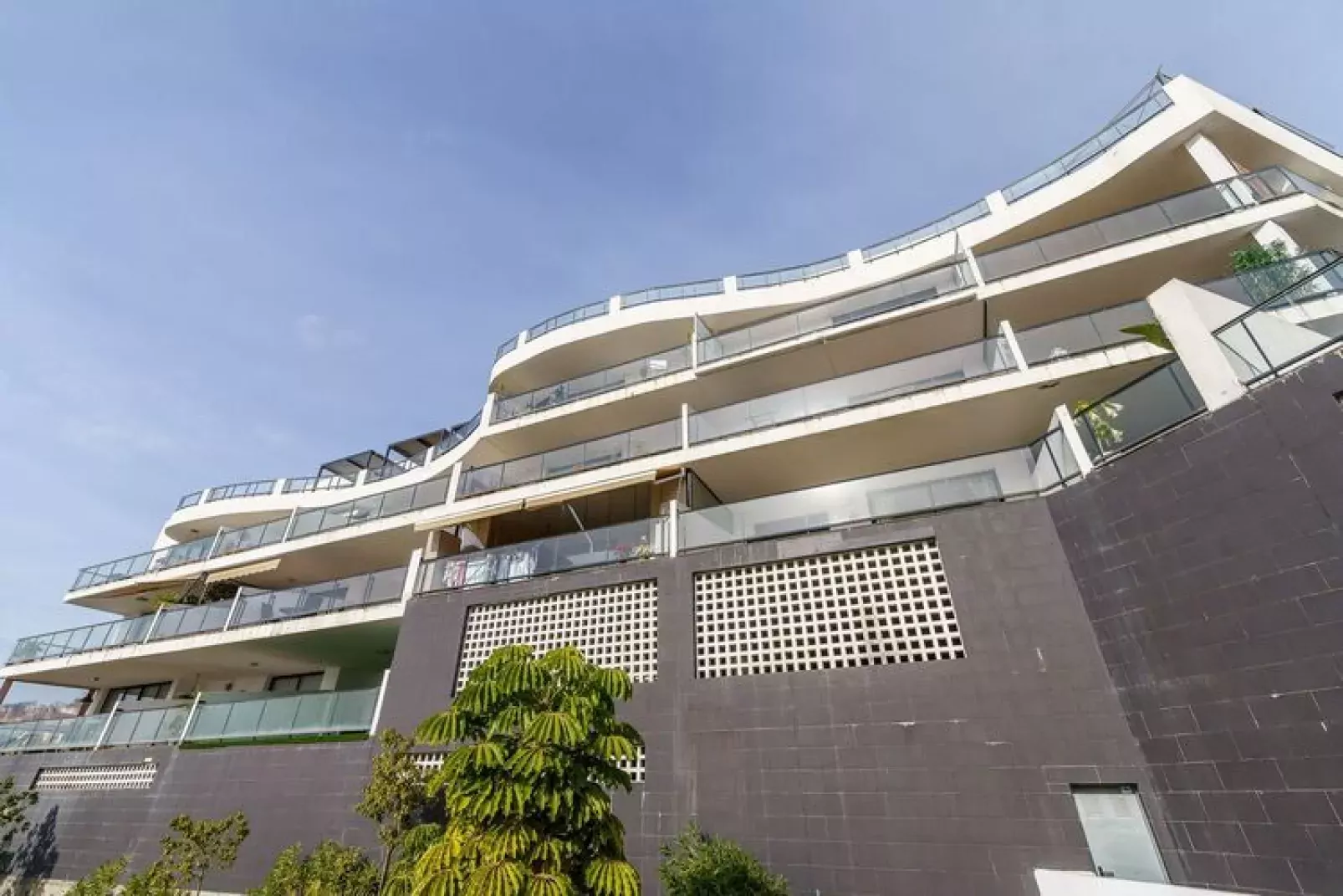 CT 167 - Hollywood Hills in Riviera del Sol-Exterior summer