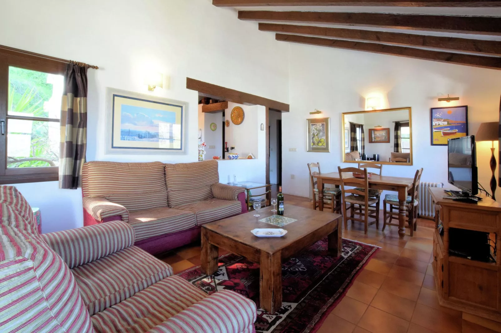 Las Cerezas-Living room