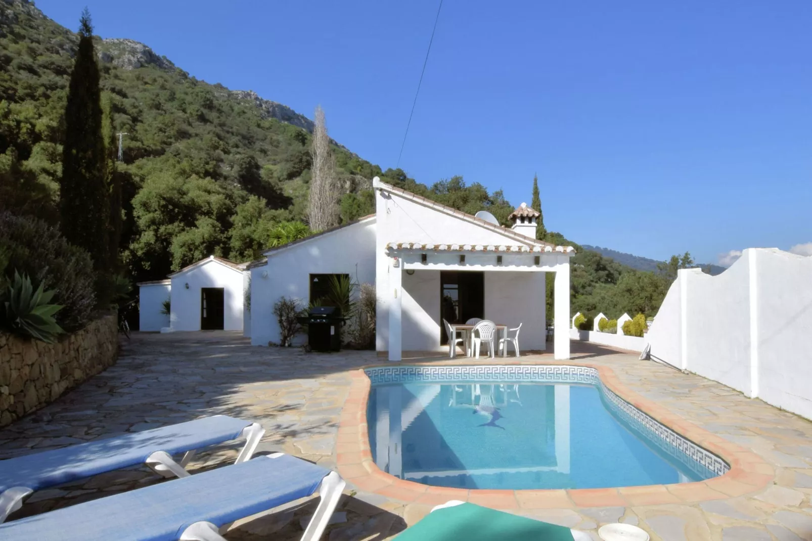 Las Cerezas-Pool