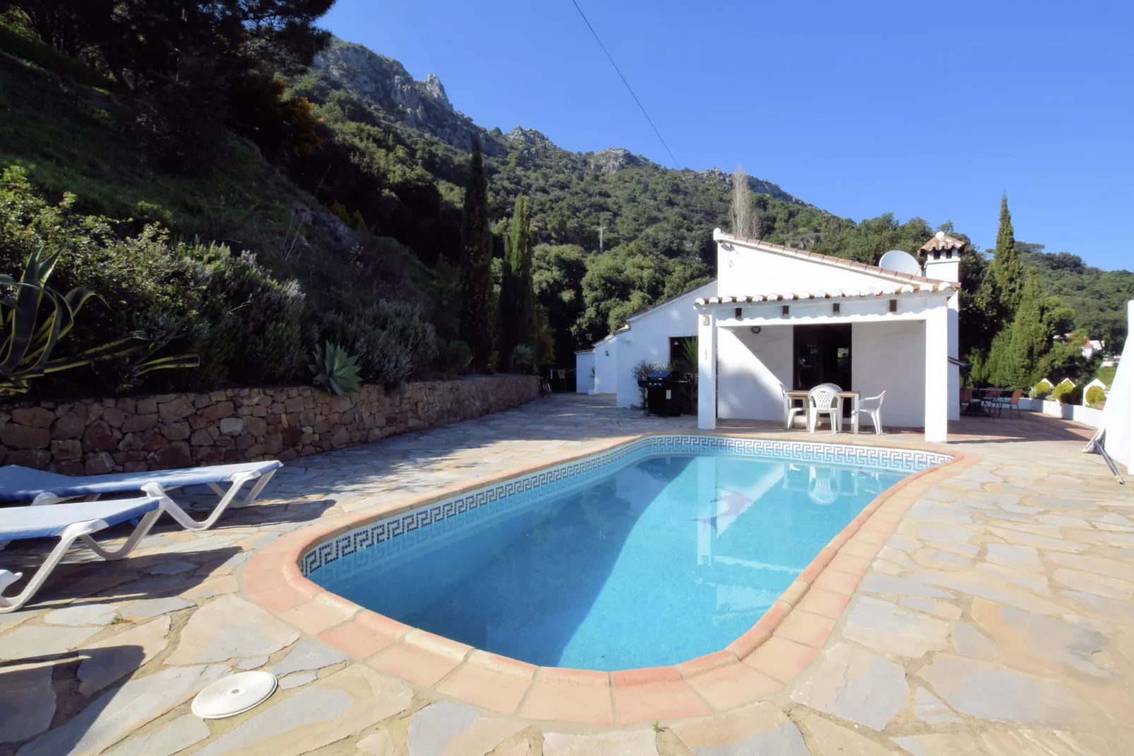 Las Cerezas-Pool