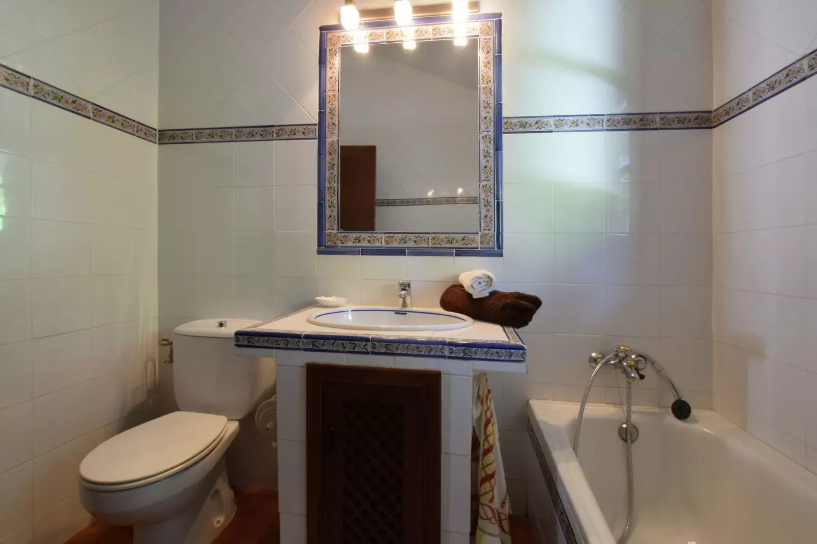 Las Cerezas-Bathroom