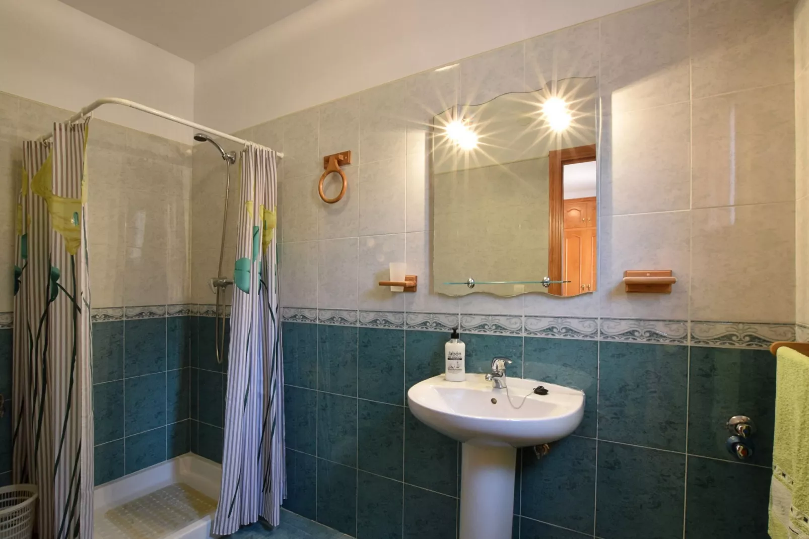 Casa Guzmán-Bathroom