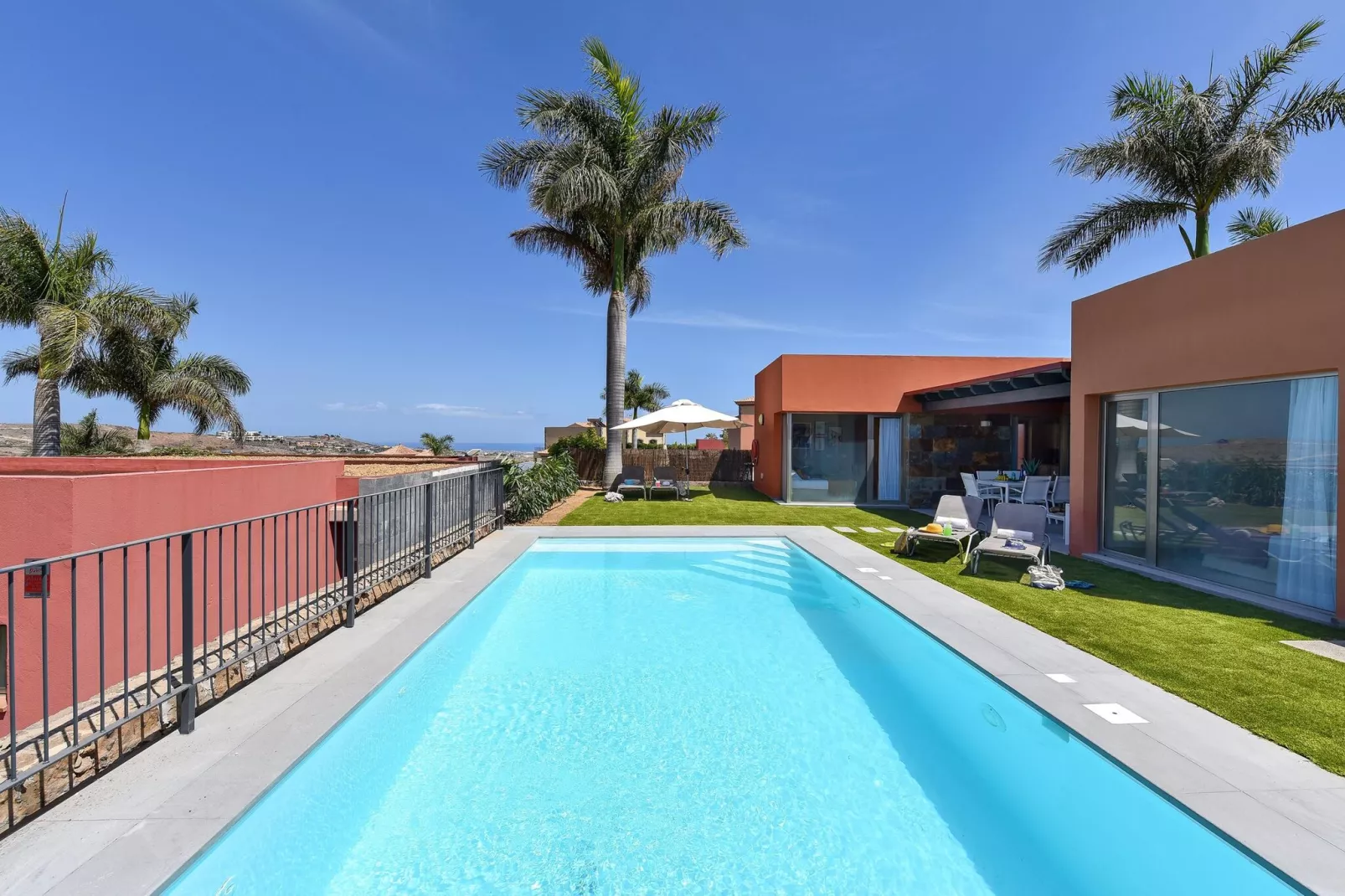 Par 4 Villa 10-Exterior summer