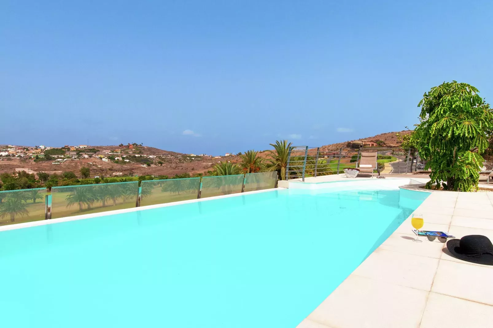 Piedra Amarilla 8 pax-Piscine