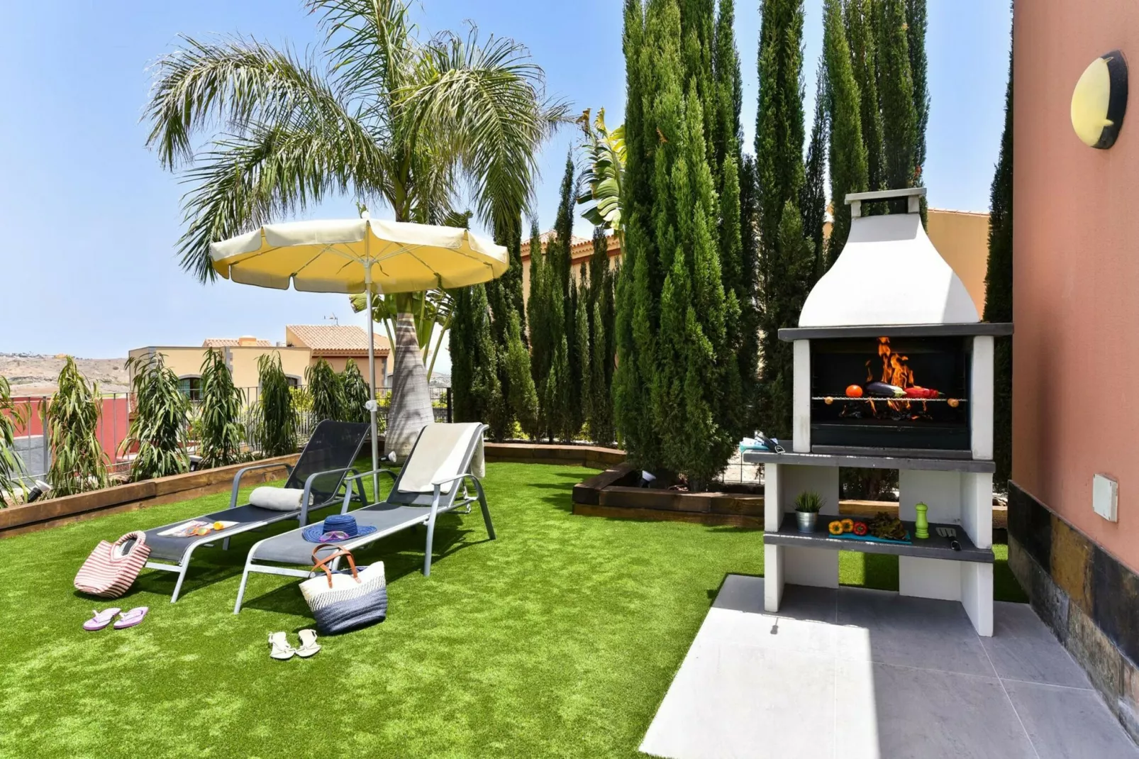 Villa Par 4-8-Facilities