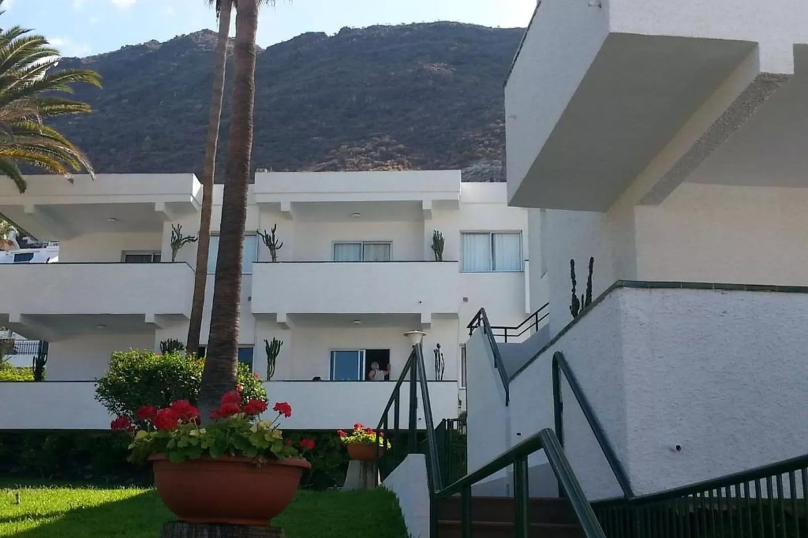 El Sombrero II-Exterior summer