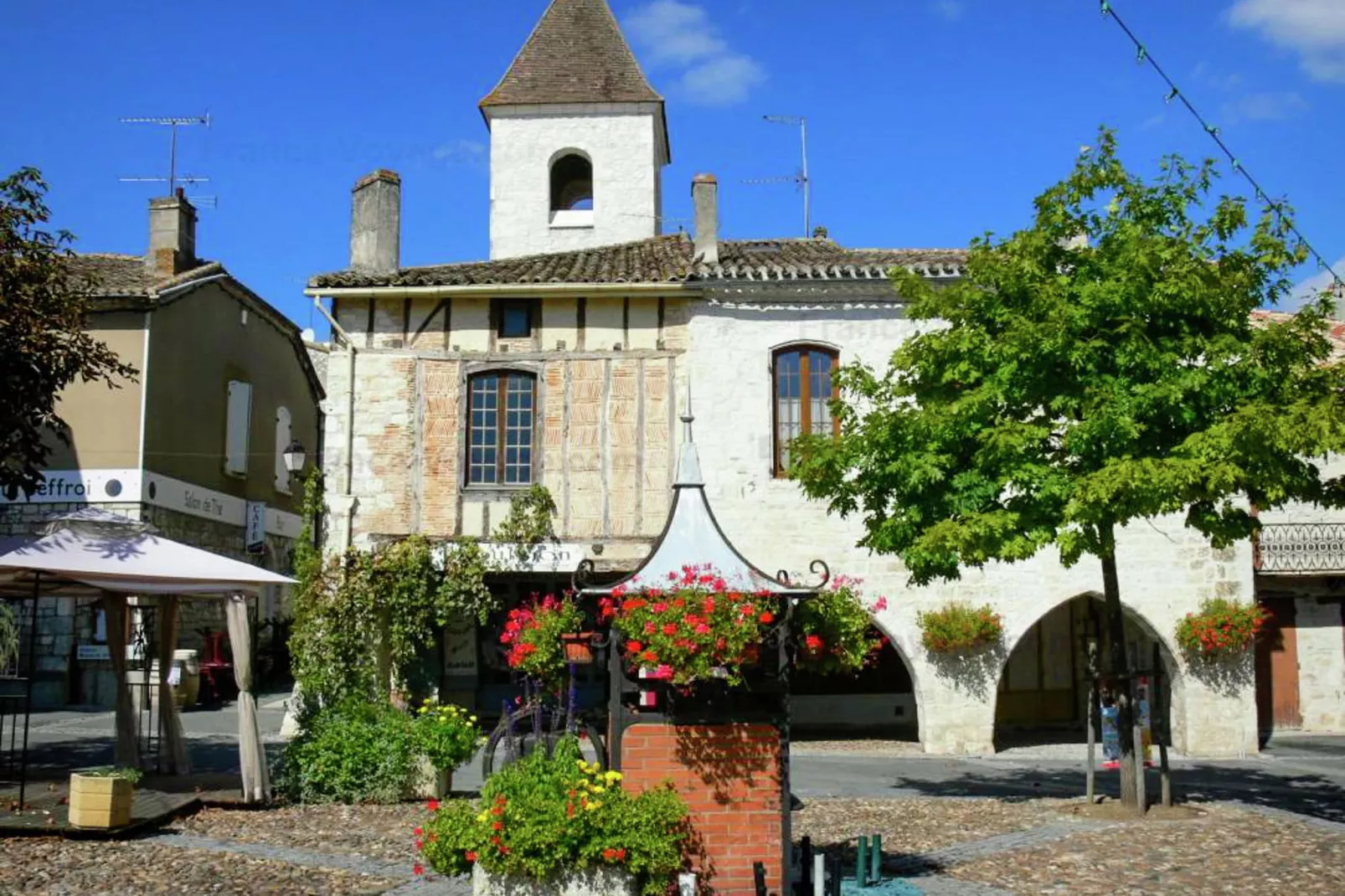 Maison Lamothe-Areas summer 20km