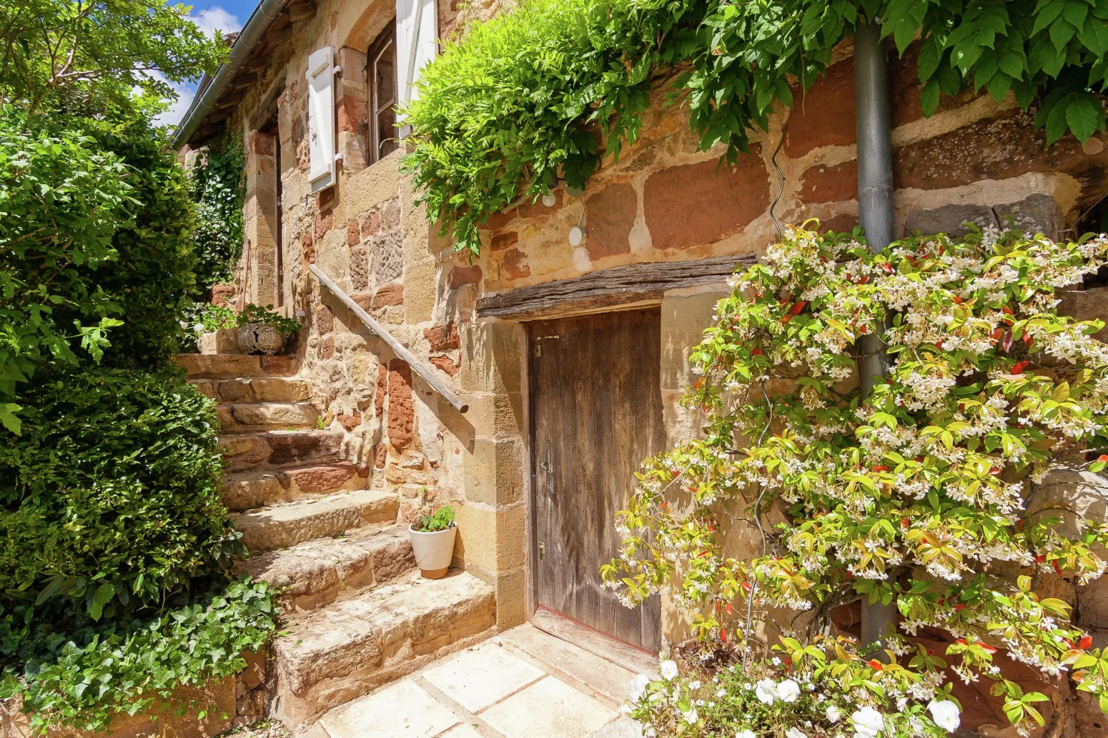 Raffard-Exterior summer
