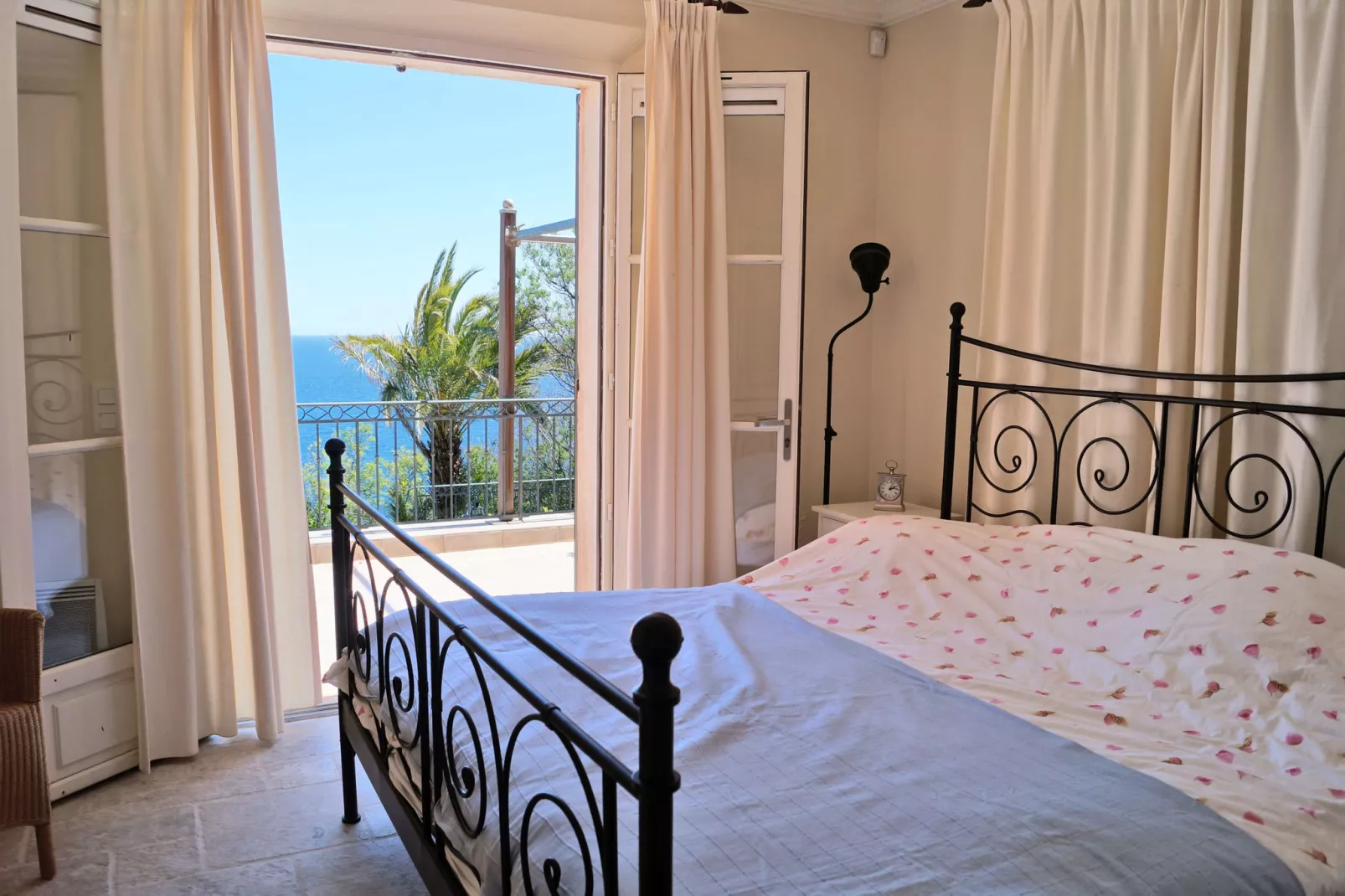 Villa Convivium Anthéor-Bedroom