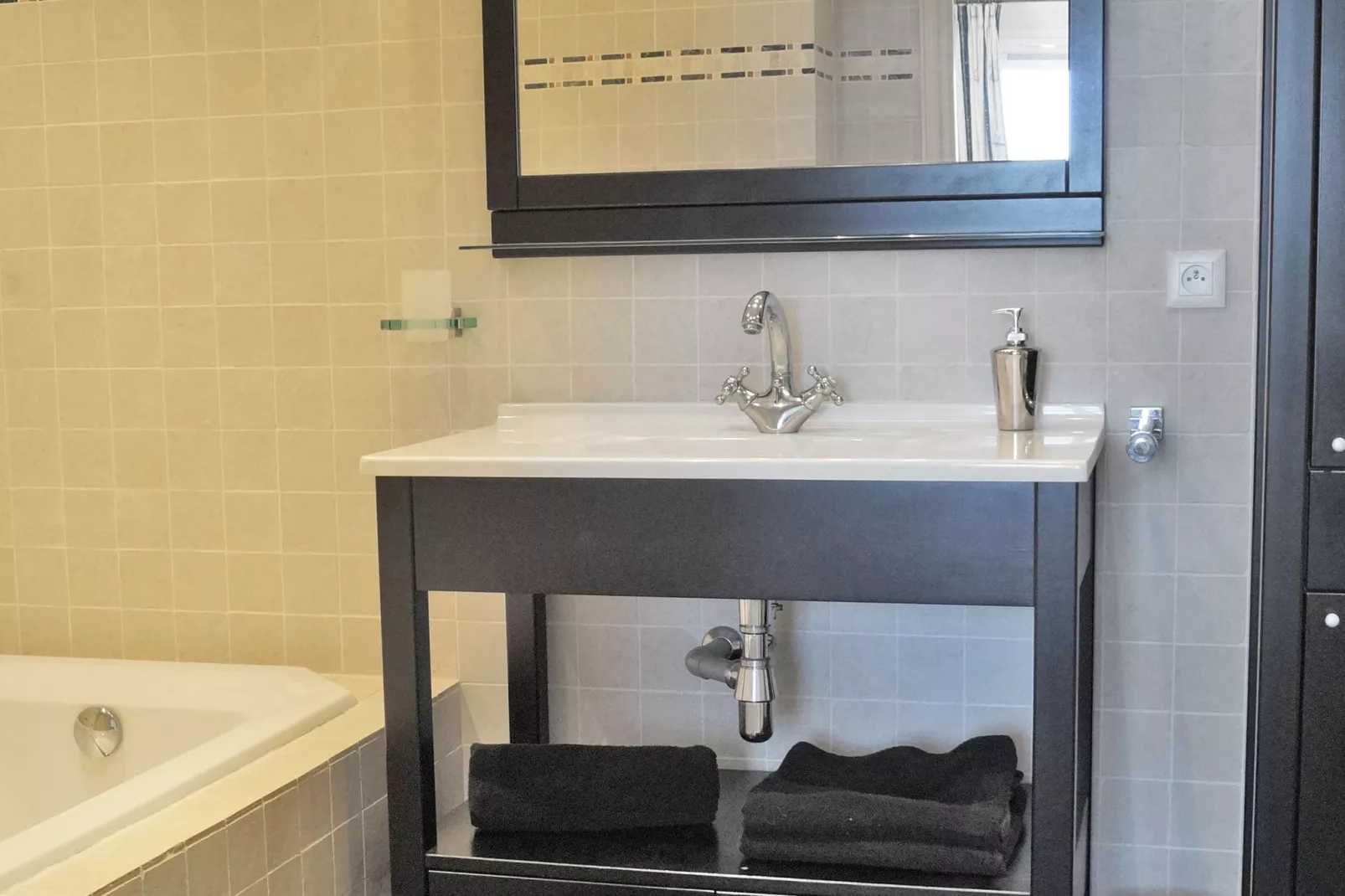 Villa Convivium Anthéor-Bathroom