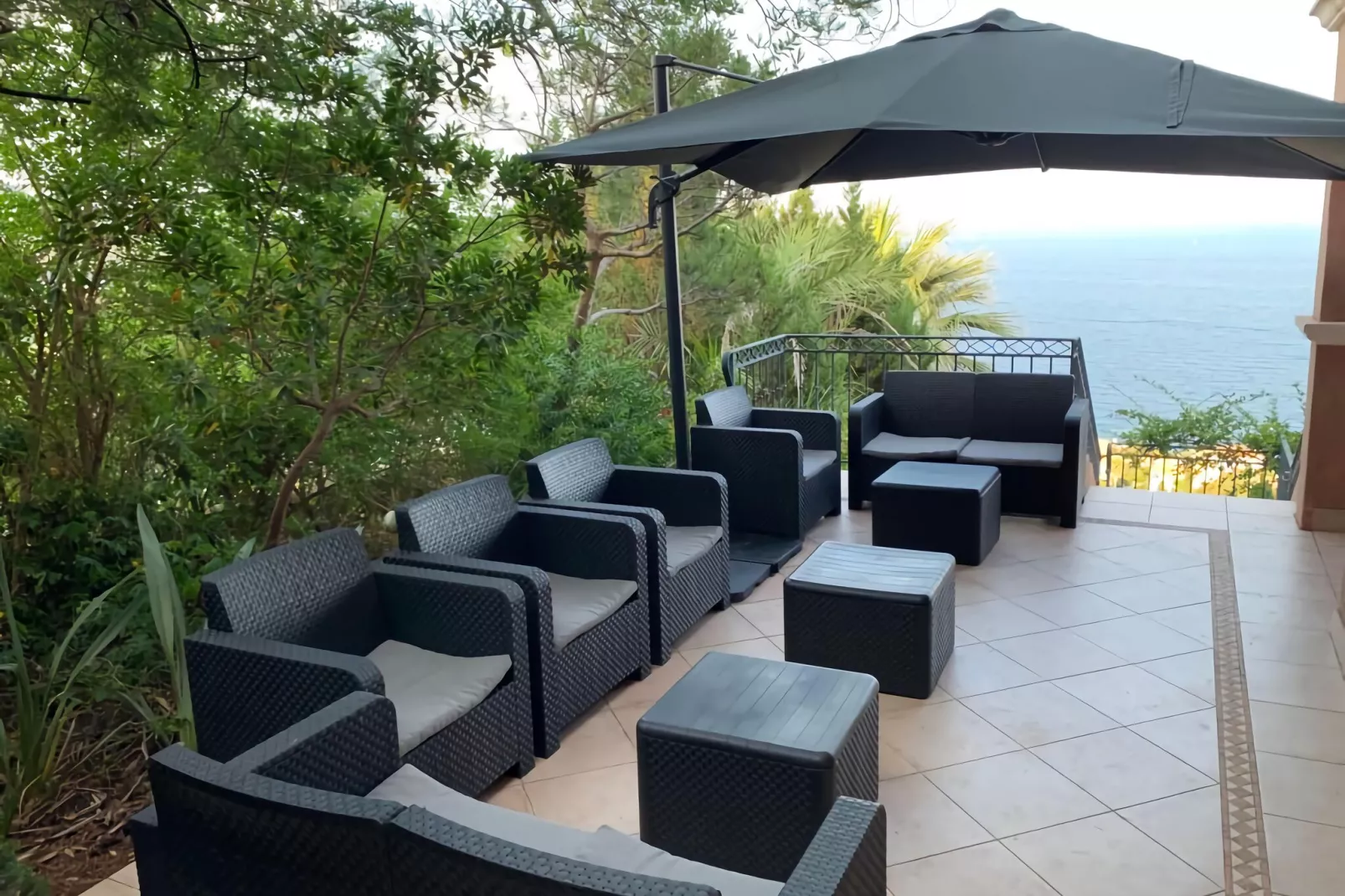 Villa Convivium Anthéor-Terrace balcony