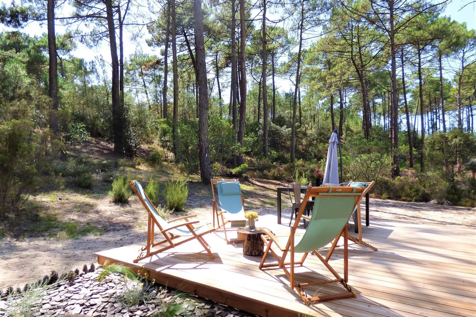 Clos les Pins-Gardens summer