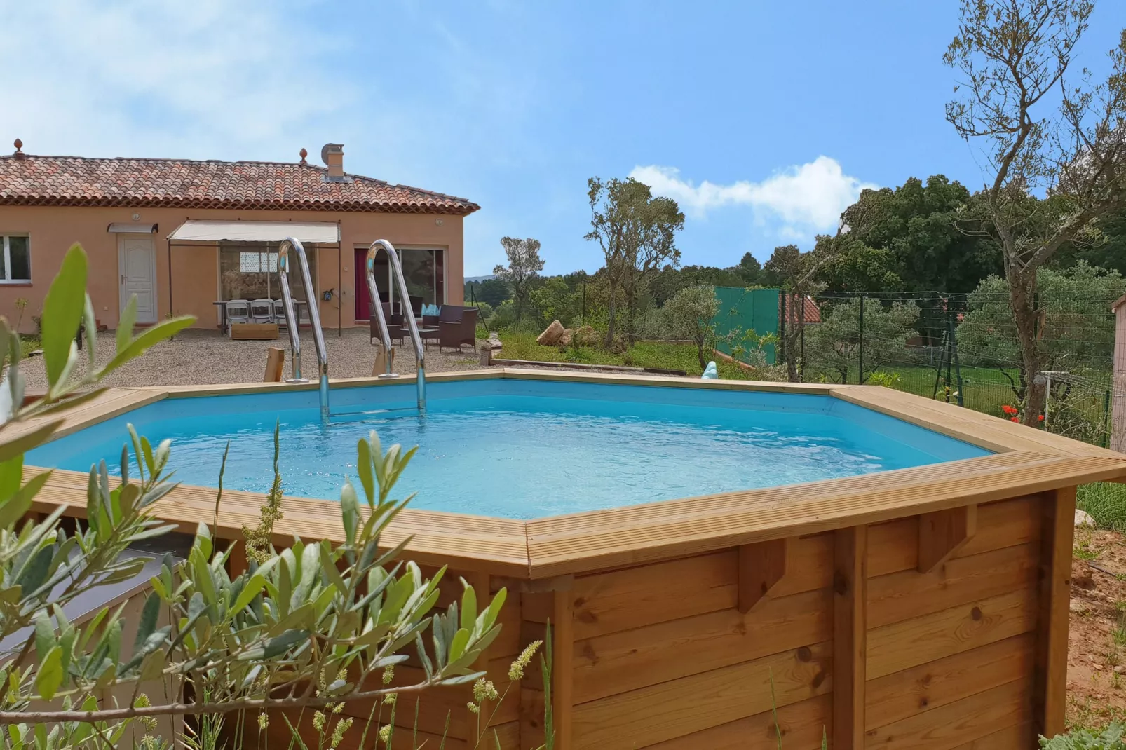 Les Lavandes-Pool