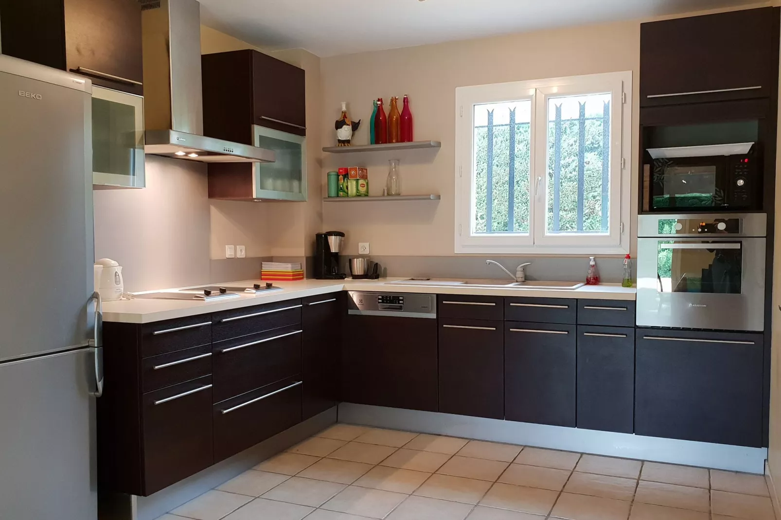 Luxury villa with garden and covered terrace-Kitchen