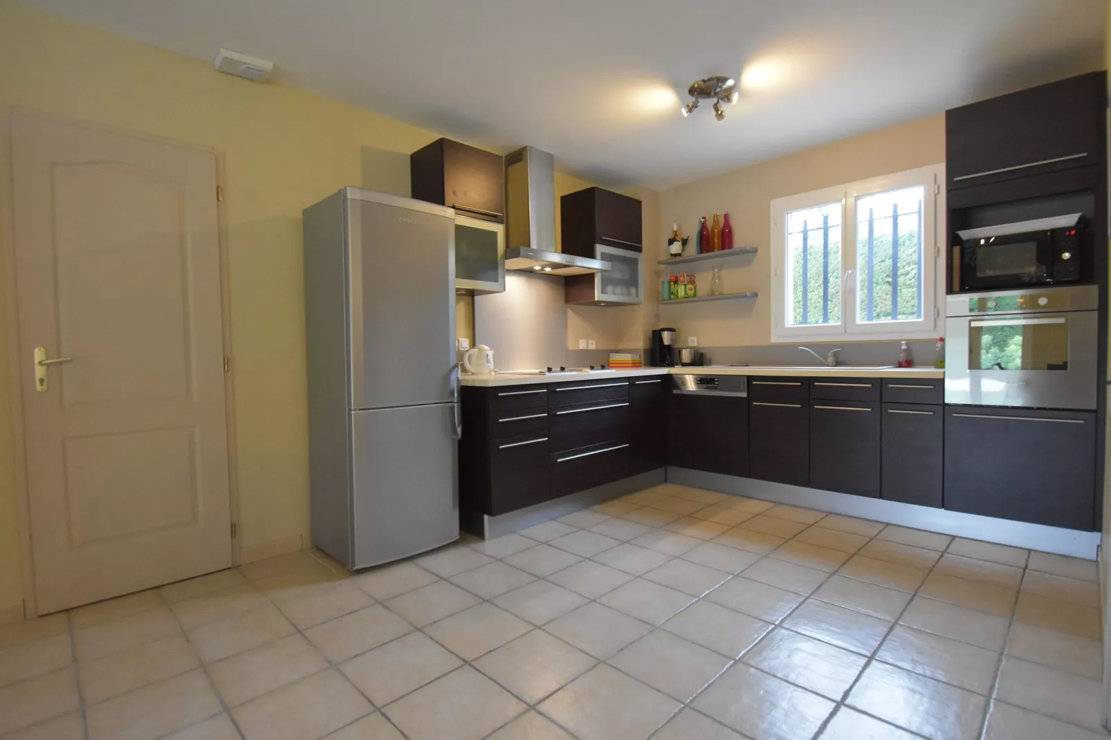 Luxury villa with garden and covered terrace-Kitchen