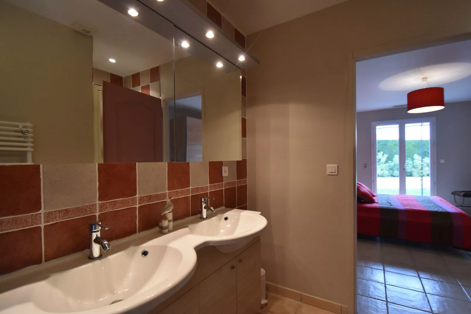 Luxury villa with garden and covered terrace-Bathroom