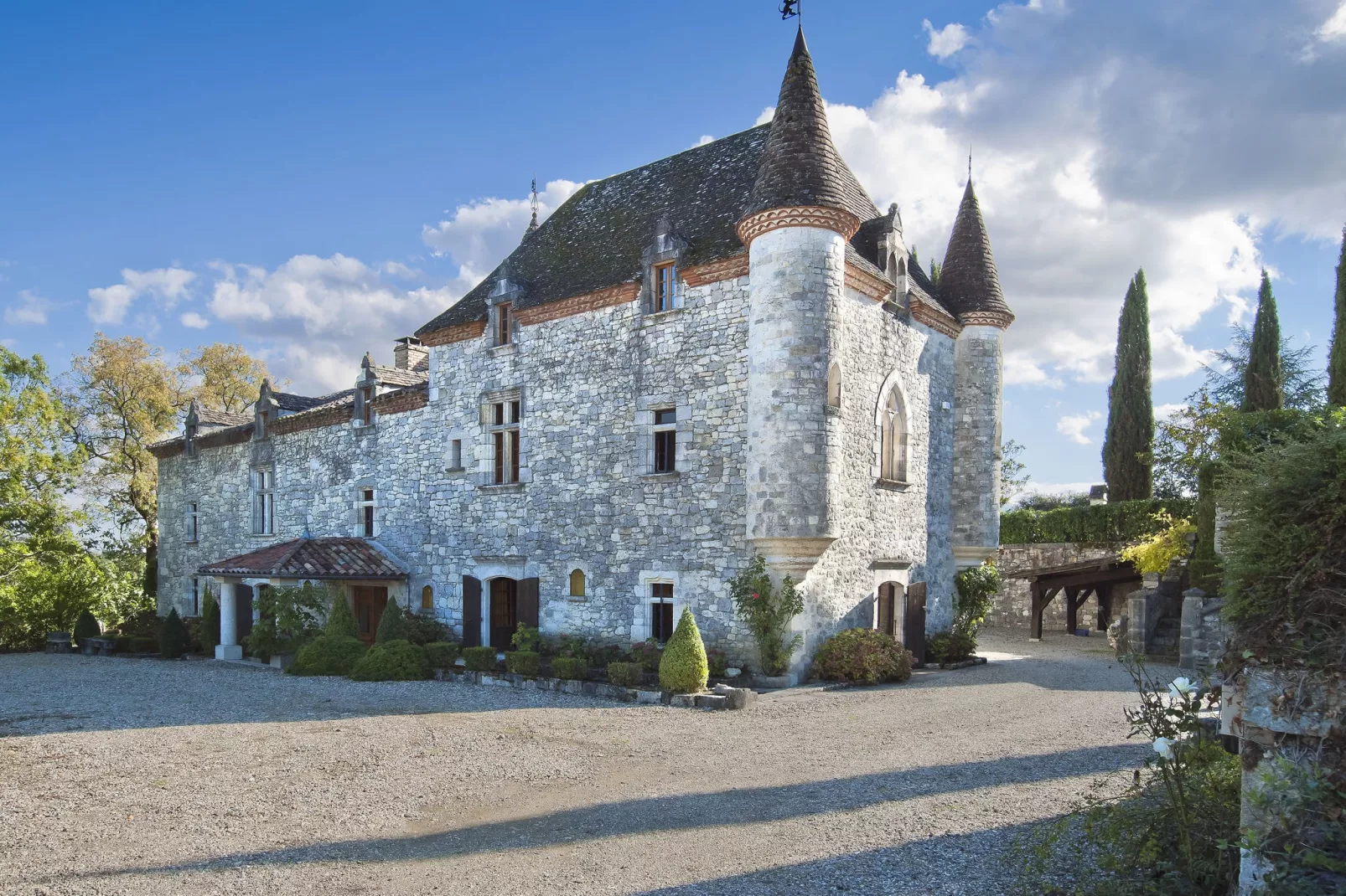 Château la Colombie-Exterior summer