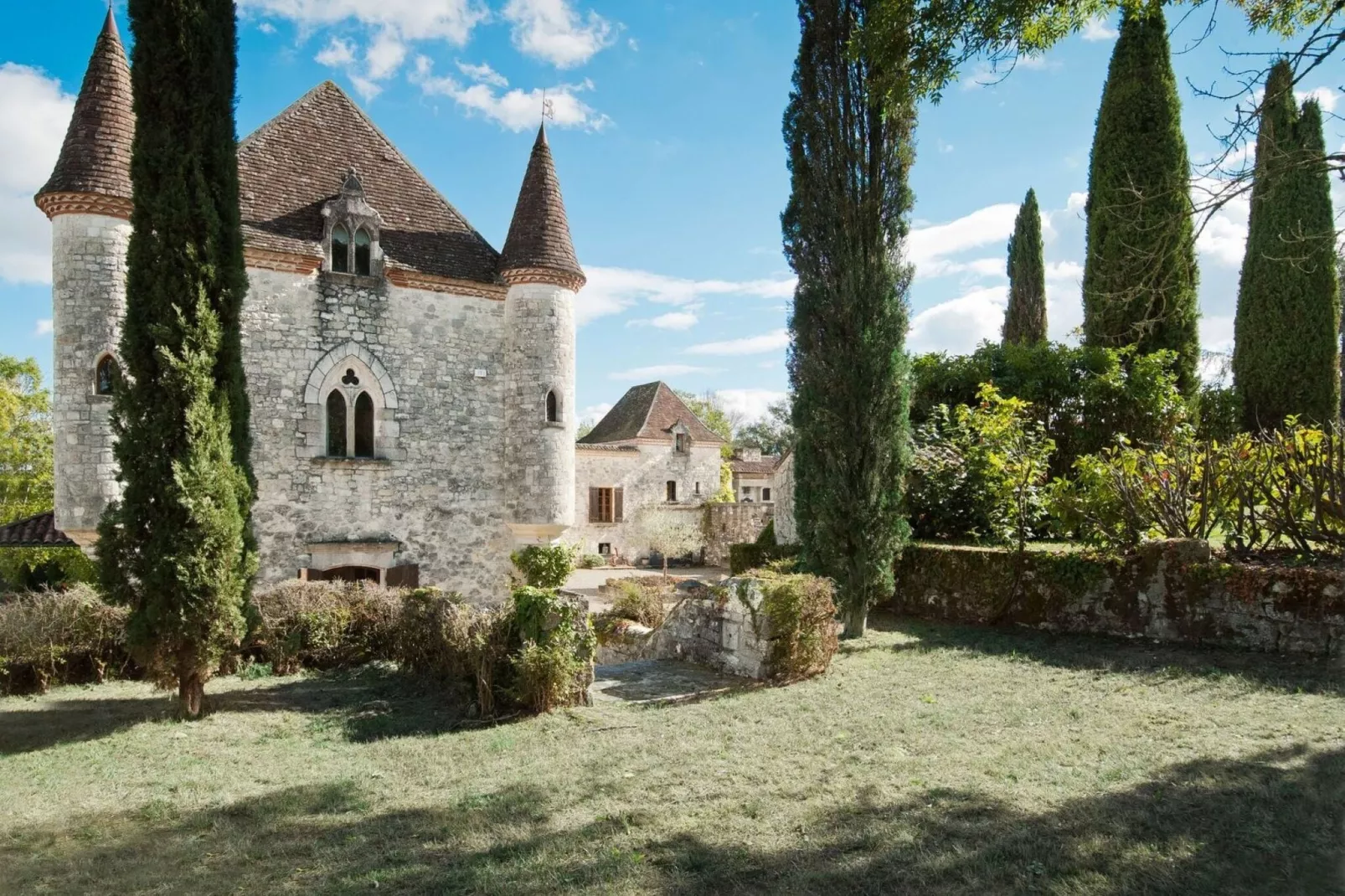 Château la Colombie-Exterior summer