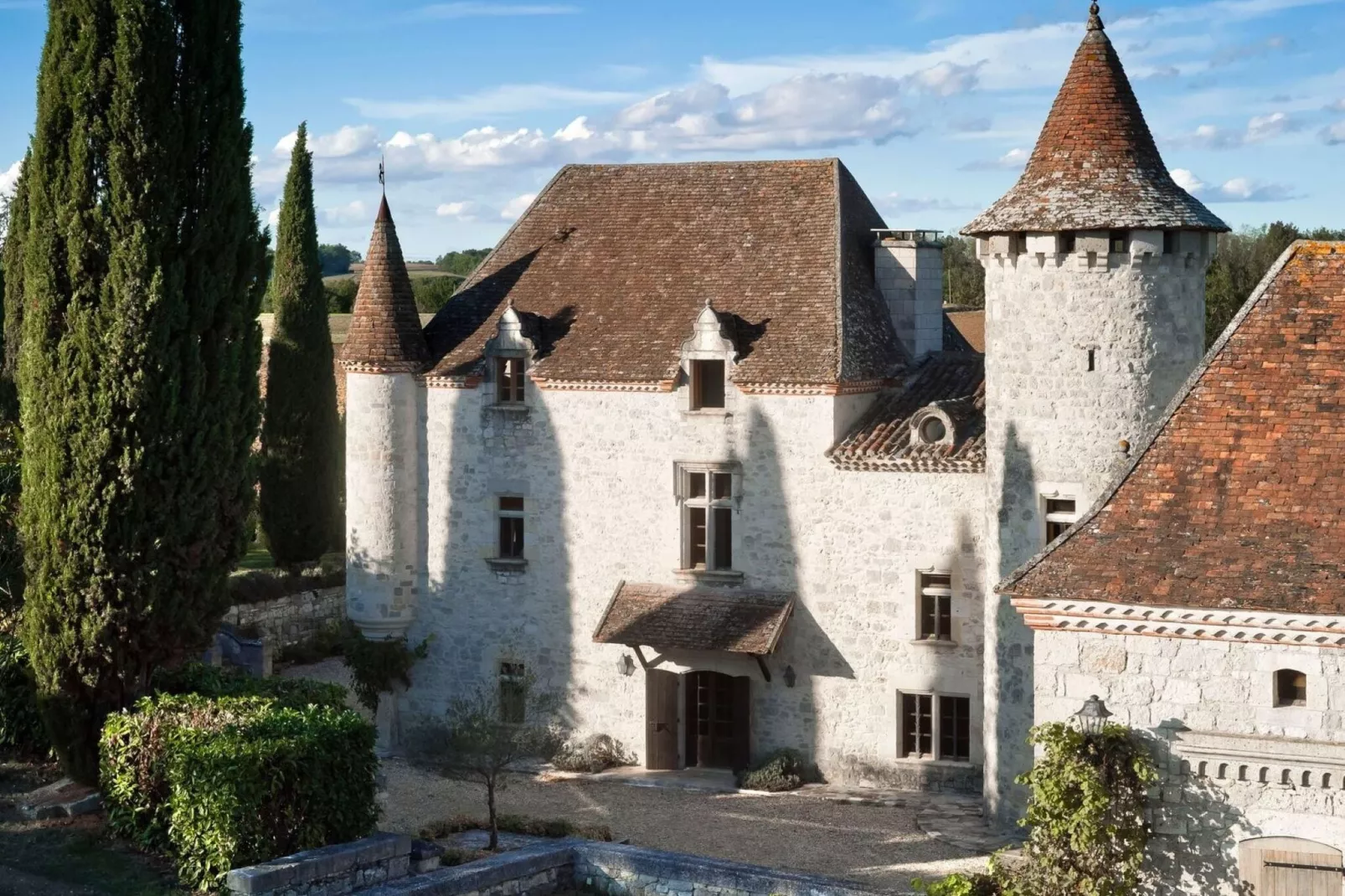 Château la Colombie-Exterior summer