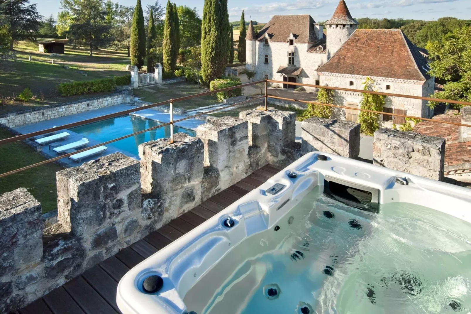 Château la Colombie-Pool