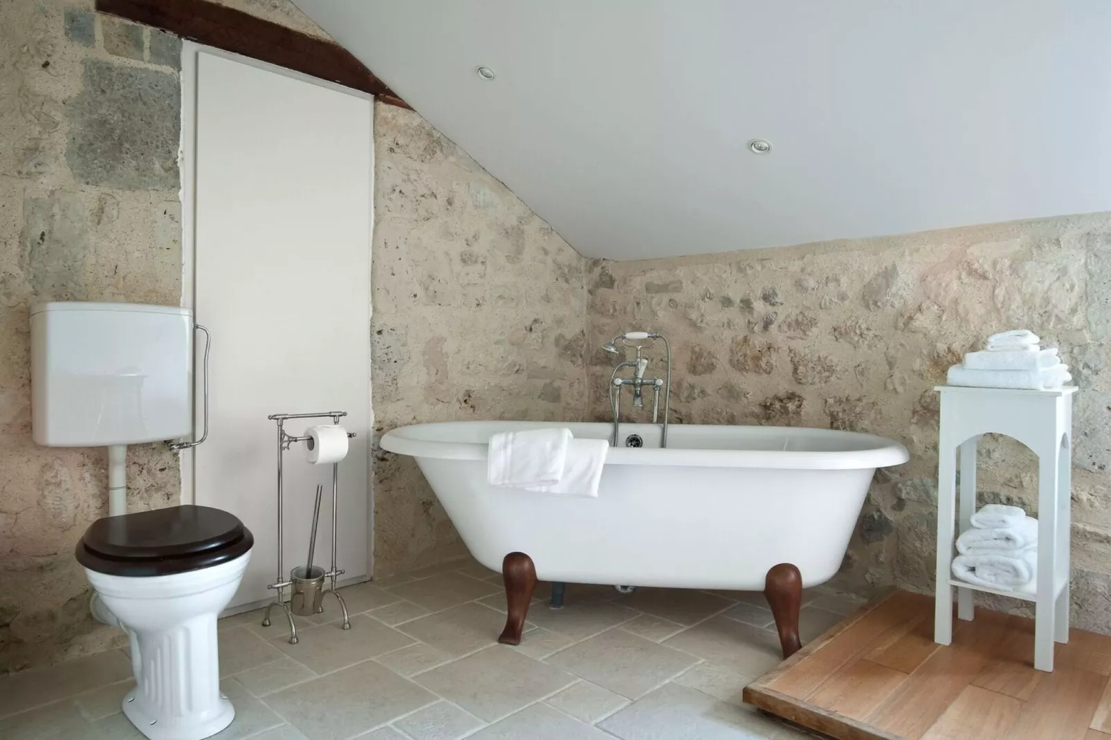 Château la Colombie-Bathroom