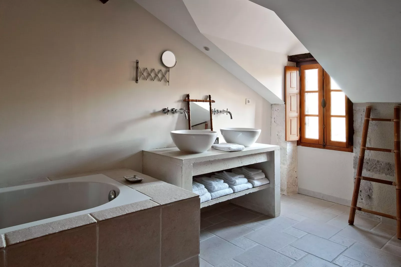 Château la Colombie-Bathroom