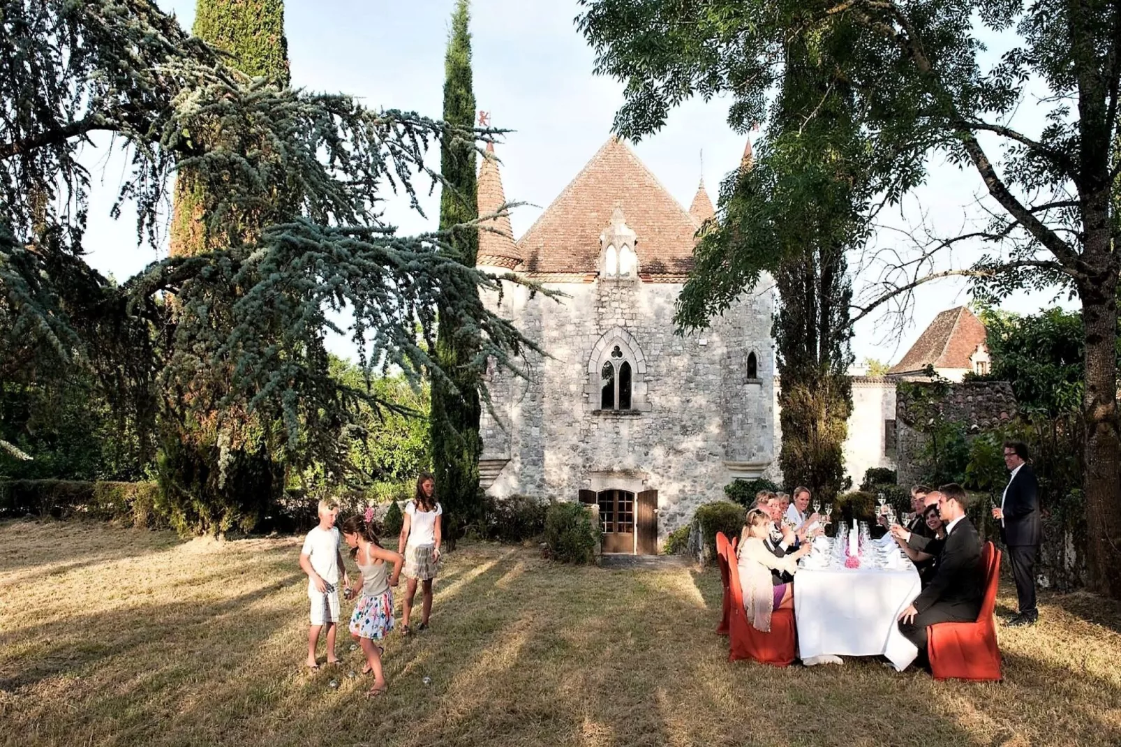 Château la Colombie-Gardens summer