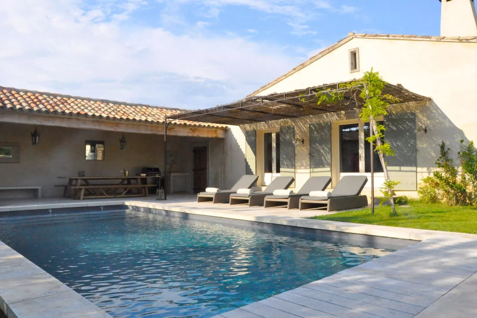 La Charm-Exterior summer
