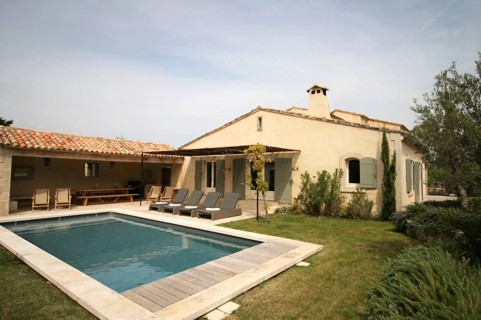 La Charm-Exterior summer