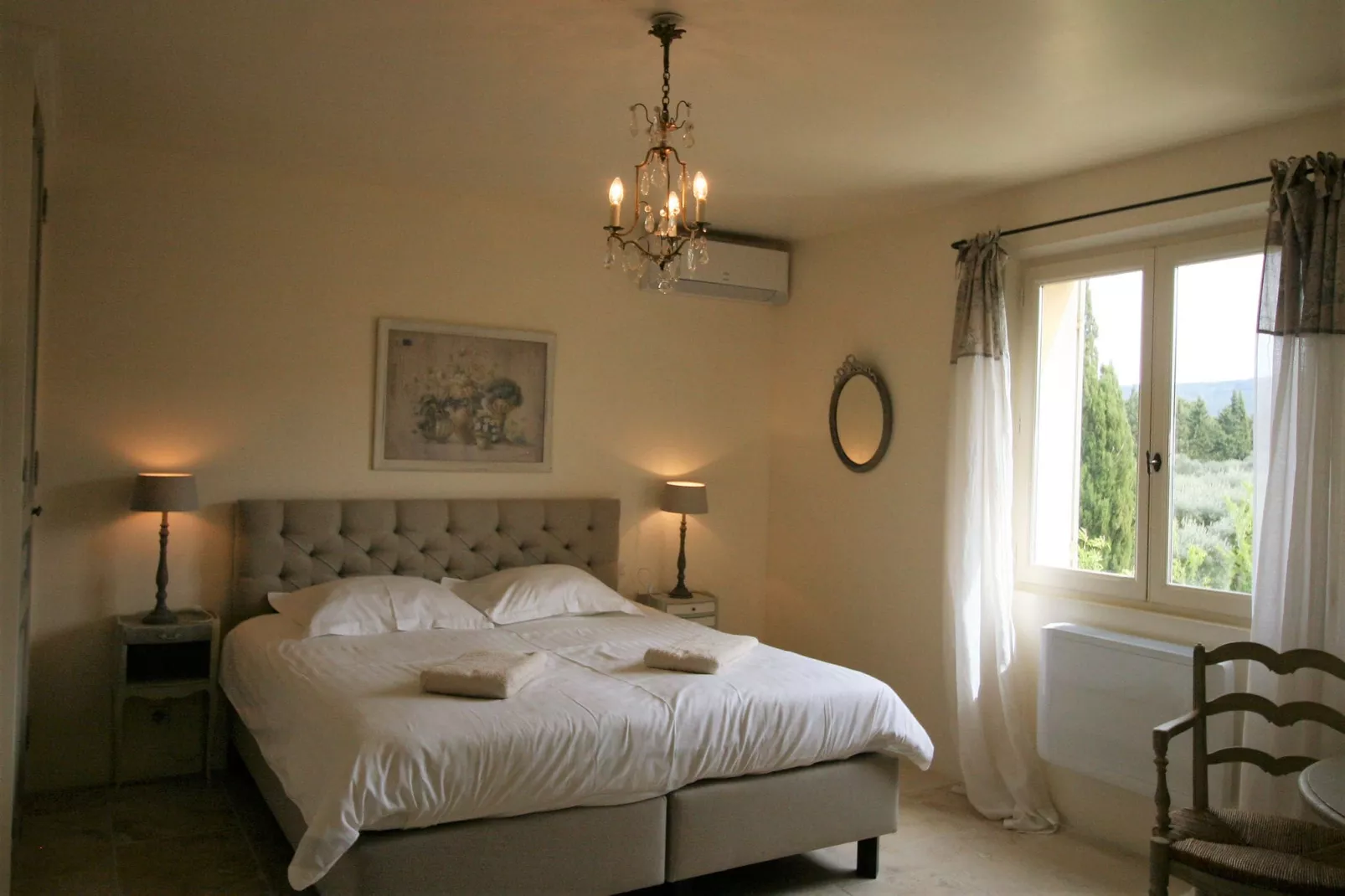 La Charm-Bedroom