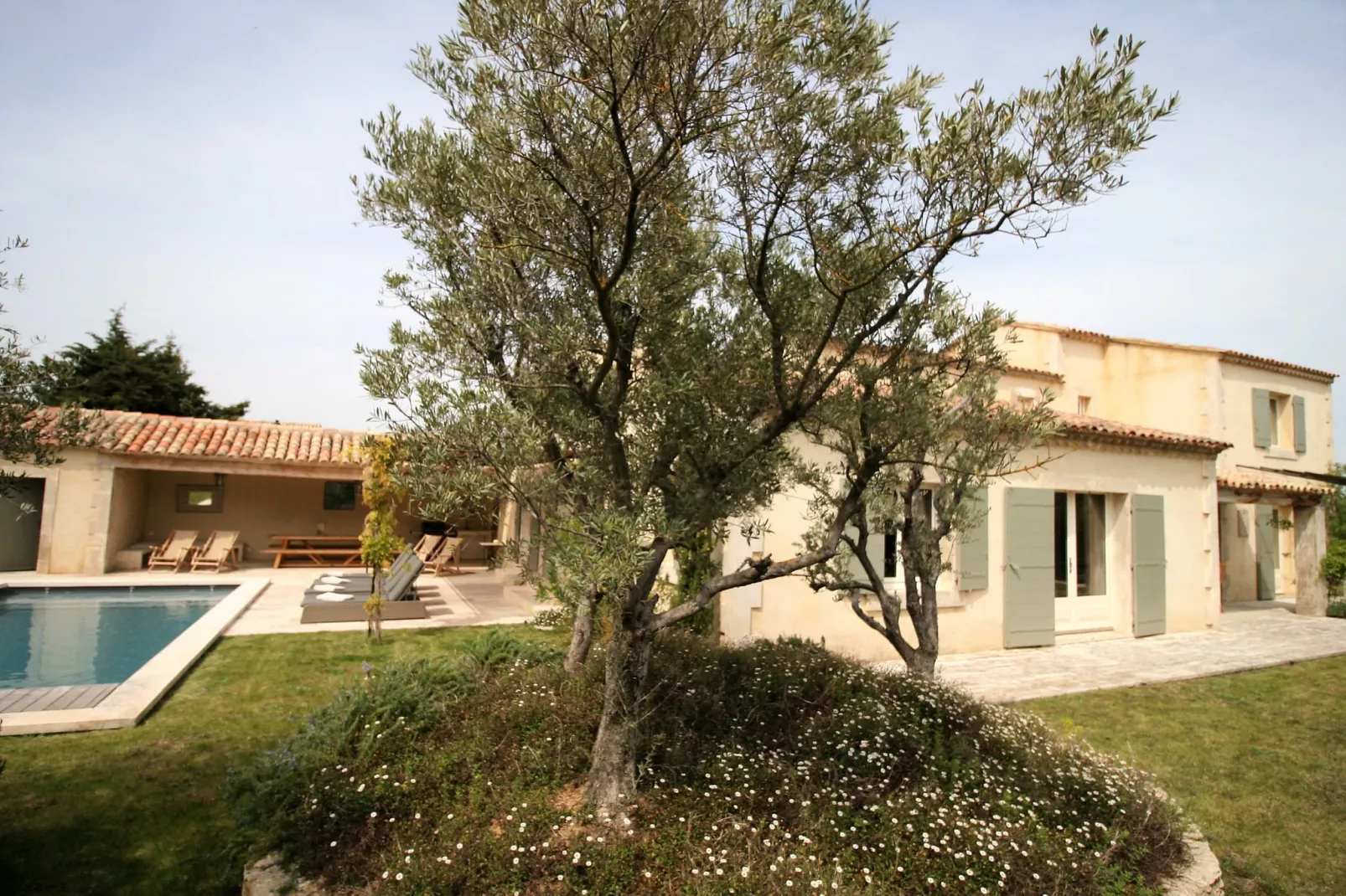 La Charm-Exterior summer
