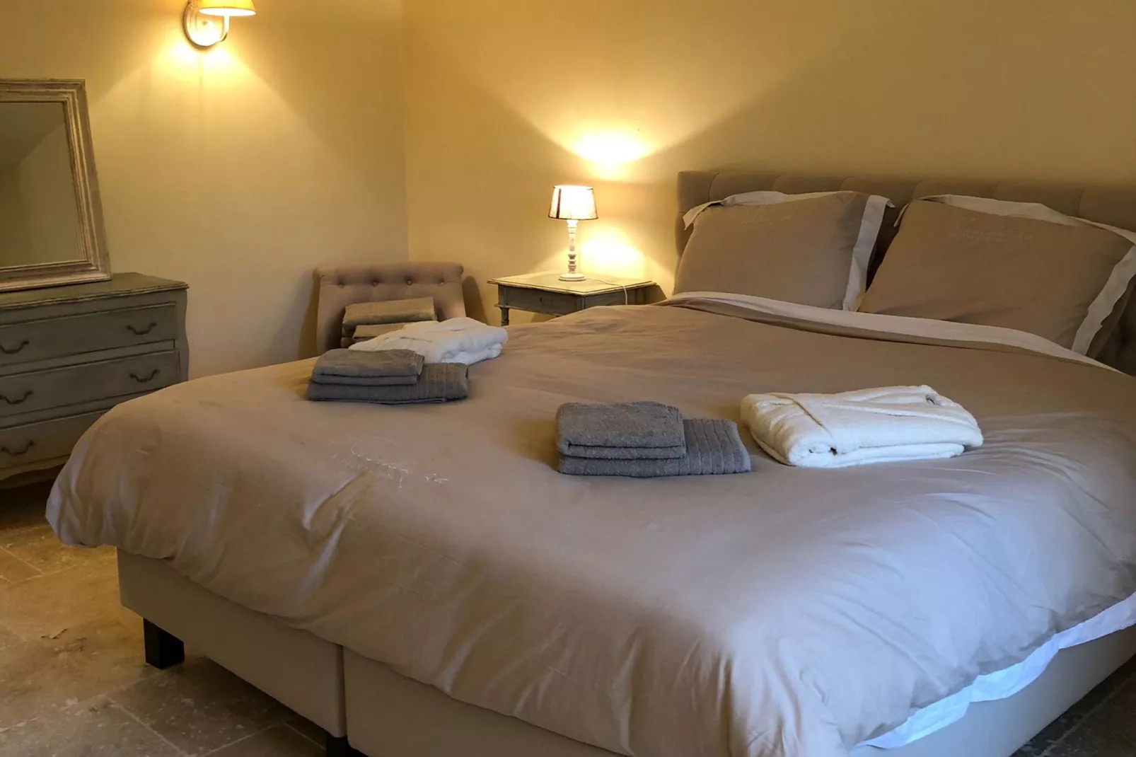 La Charm-Bedroom