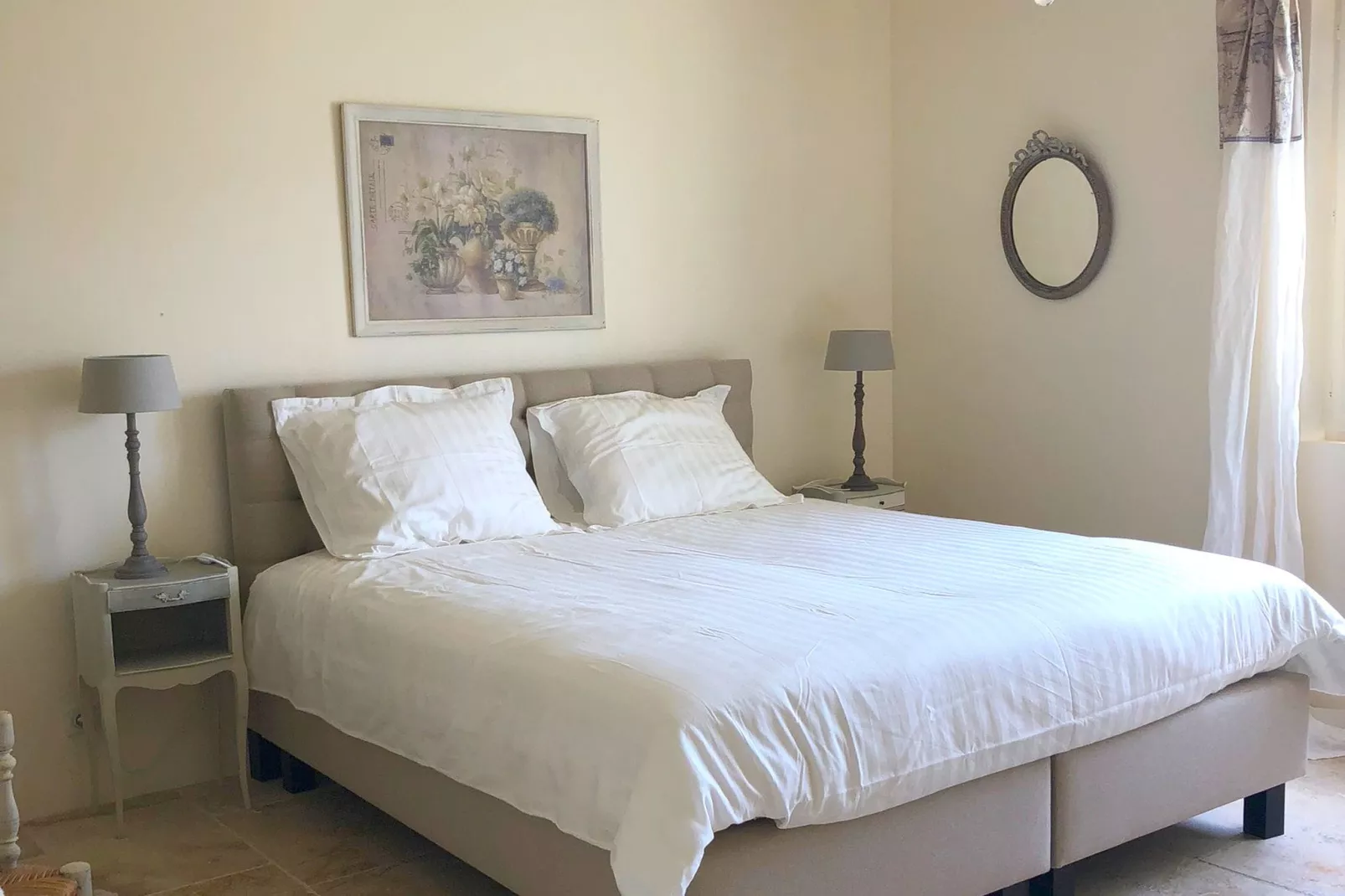 La Charm-Bedroom