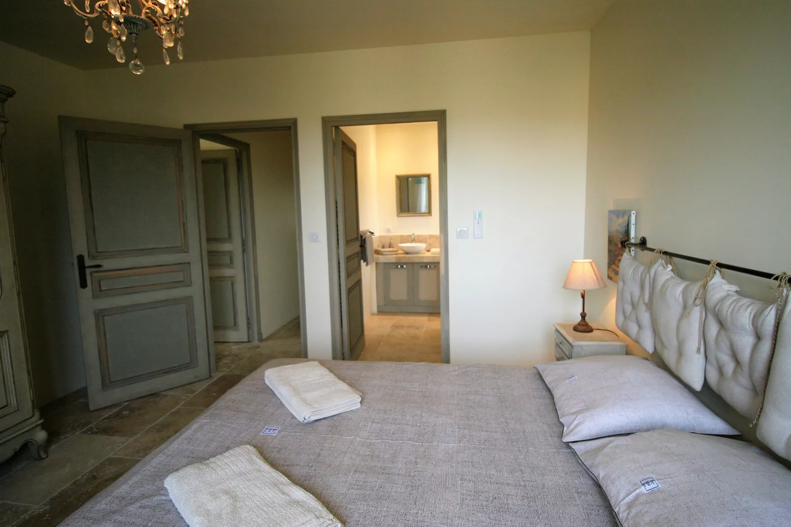 La Charm-Bedroom