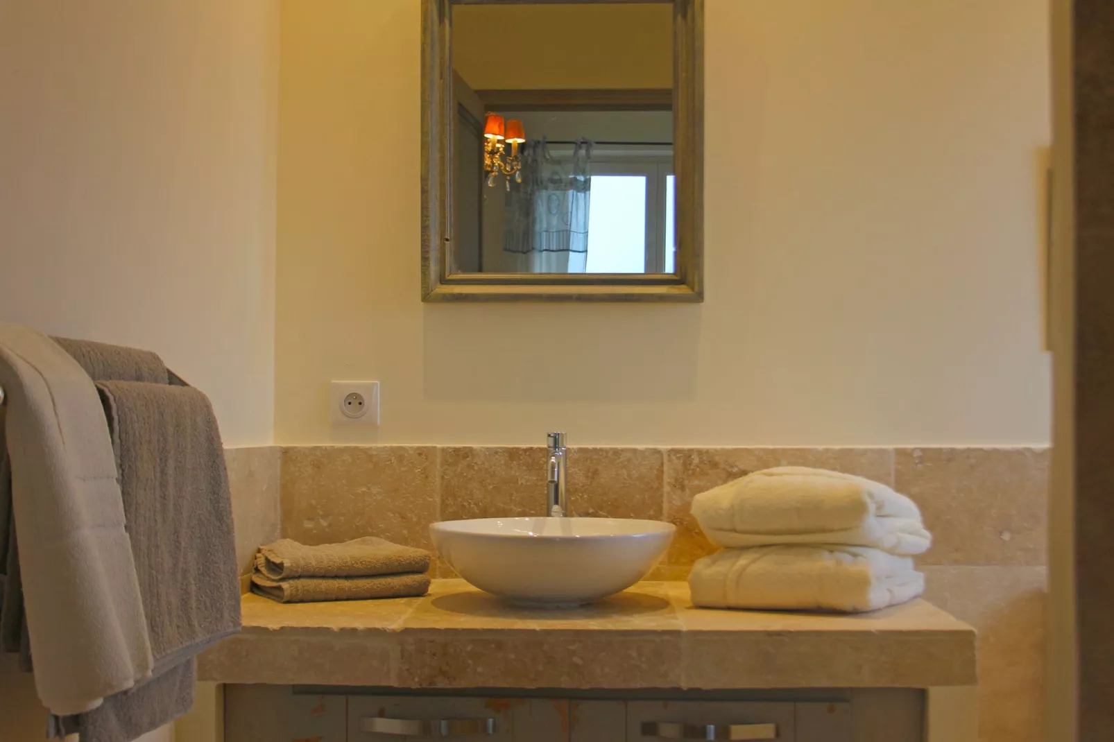 La Charm-Bathroom