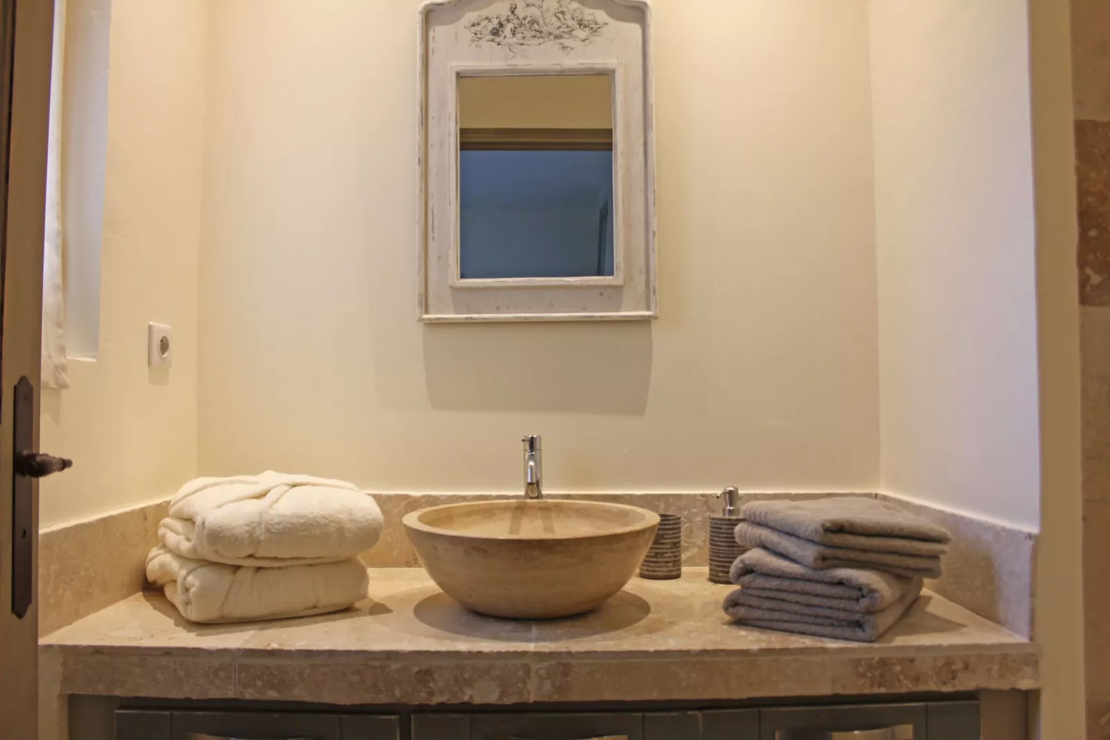 La Charm-Bathroom