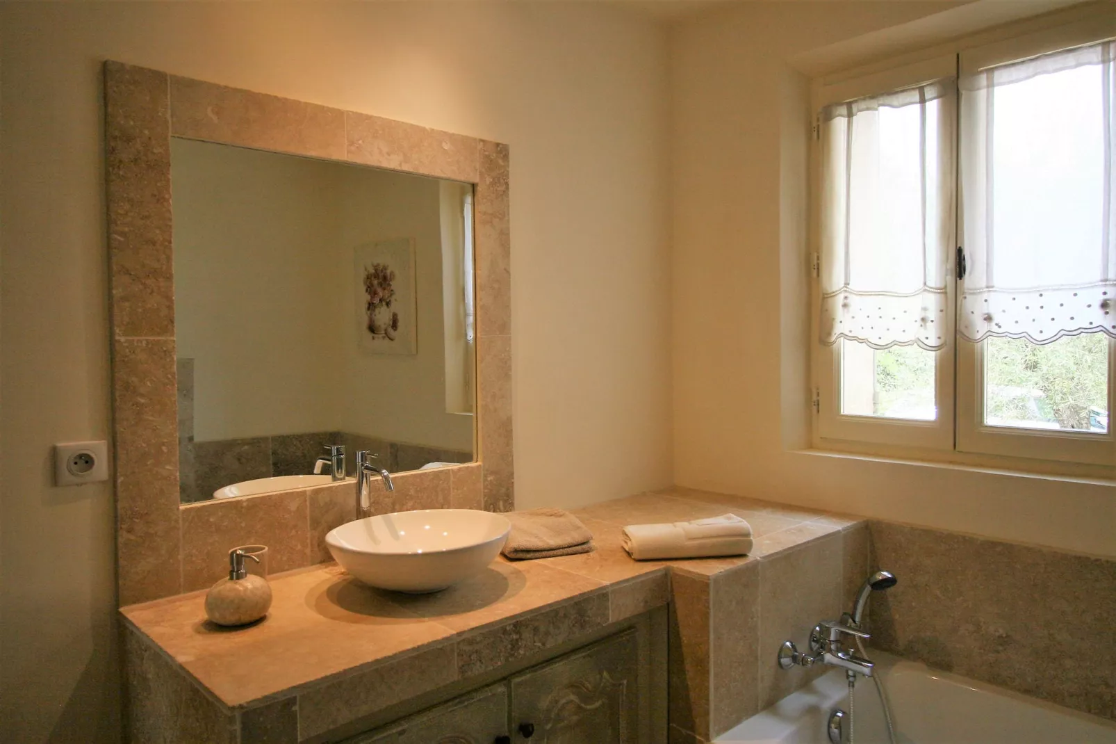 La Charm-Bathroom