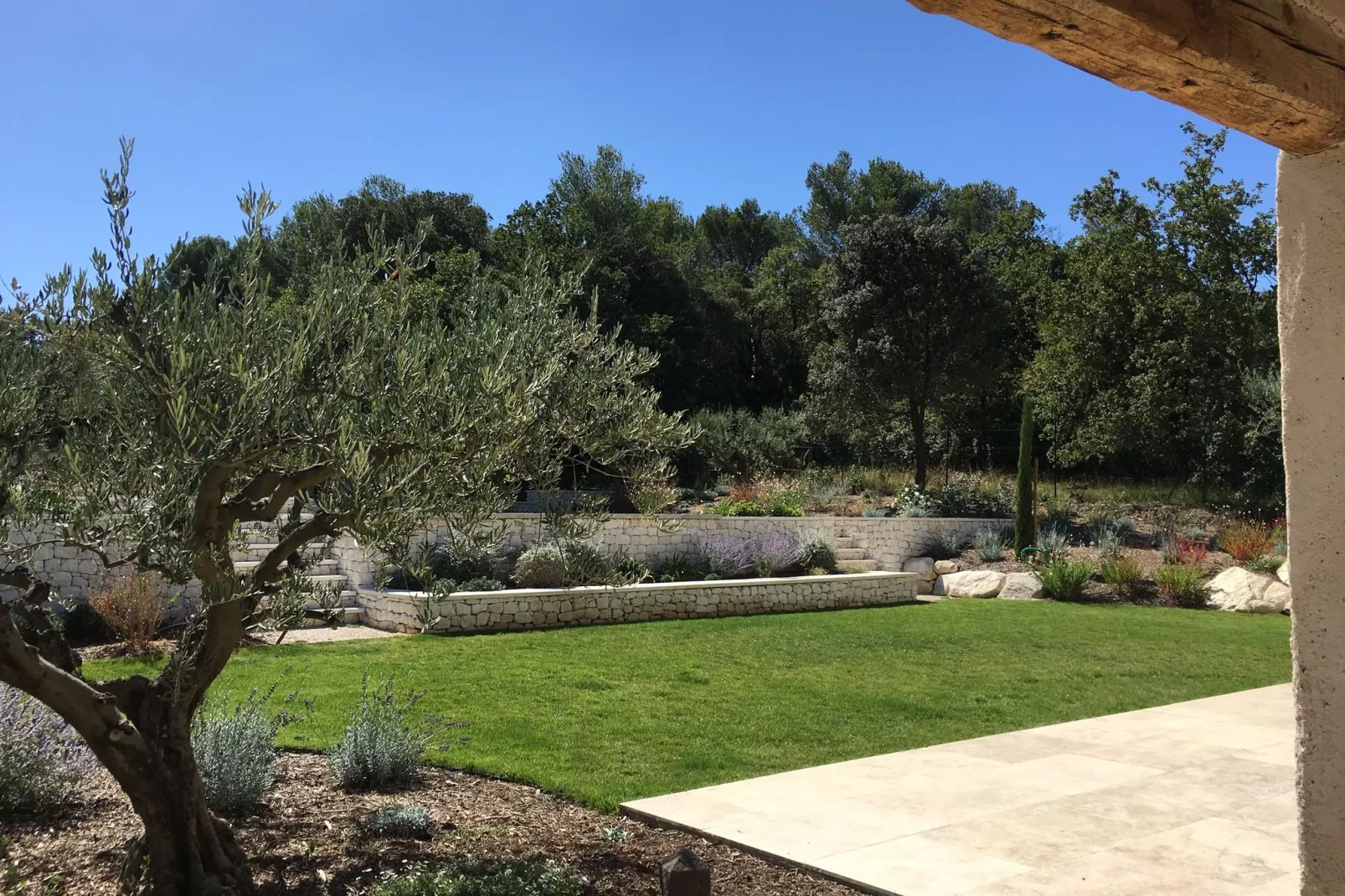 Bastide provencale-Vue d'été