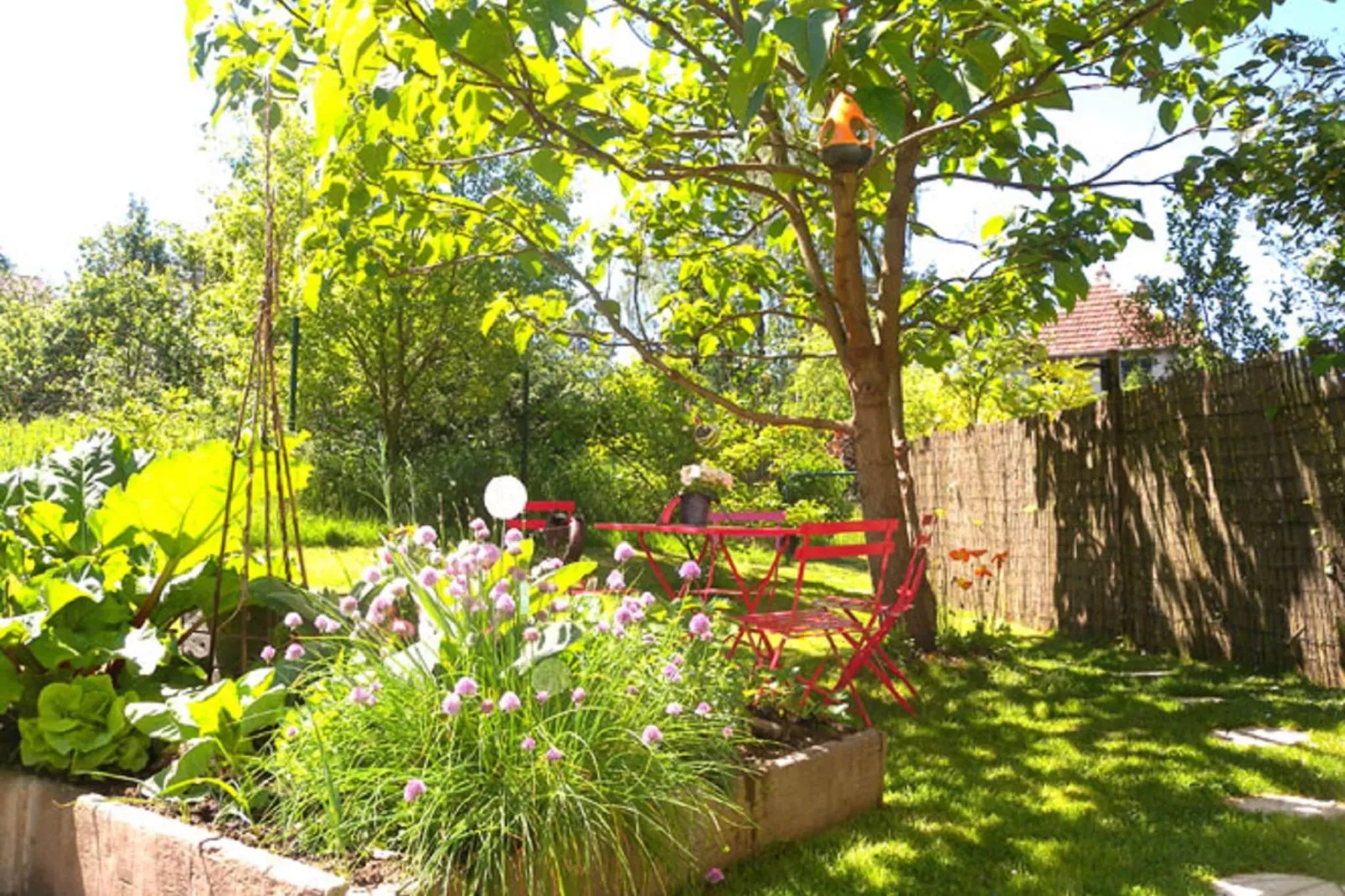 Gîte la Verrerie-Gardens summer