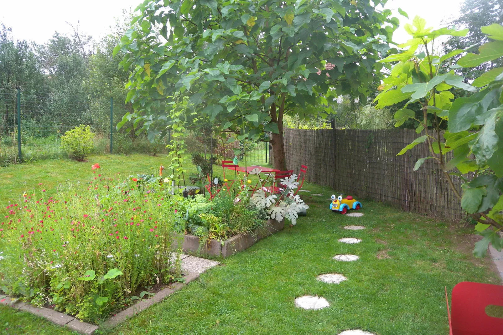 Gîte la Verrerie-Gardens summer